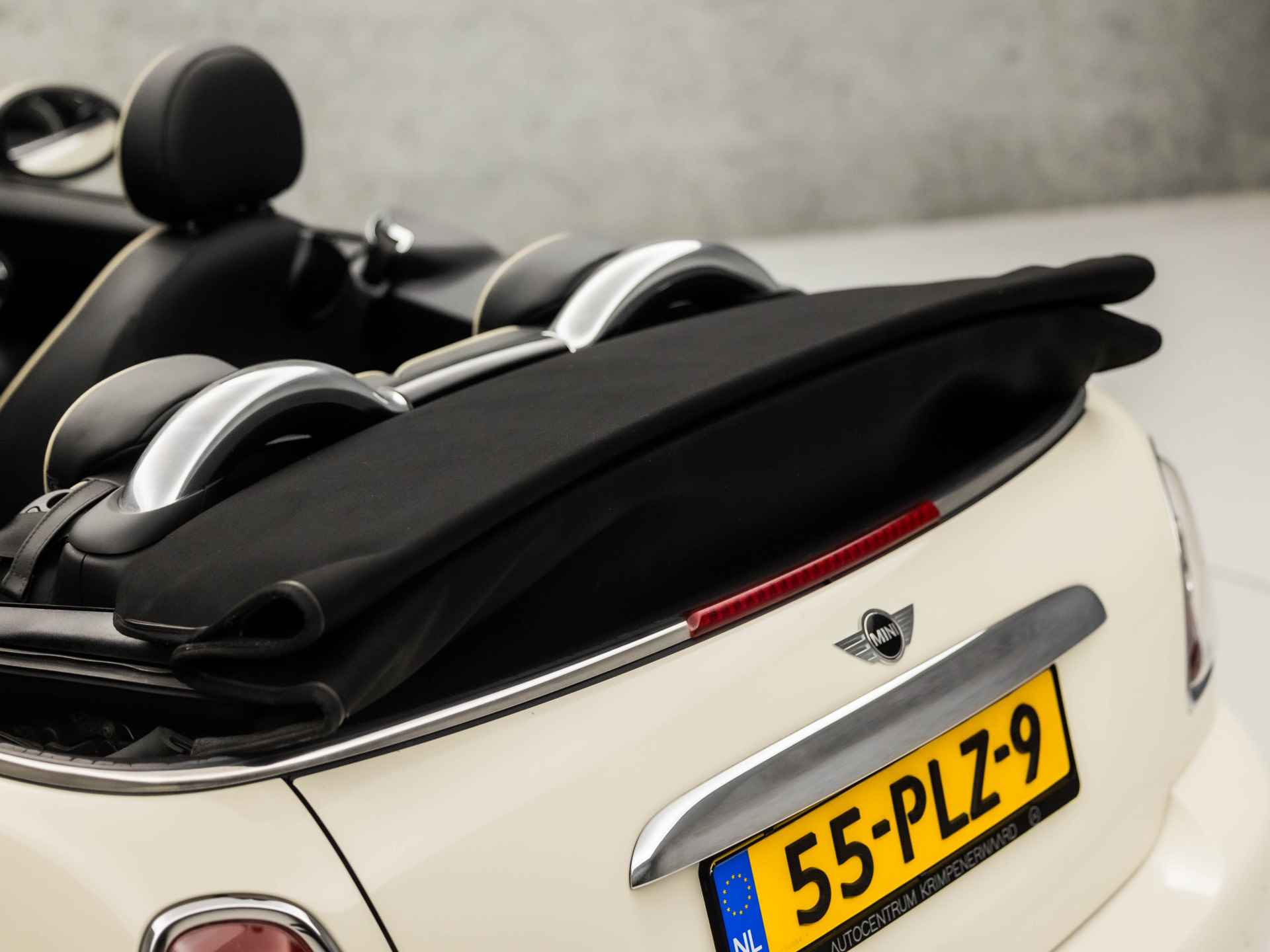 MINI Cabrio 1.6 Cooper Chili (NAVIGATIE, CLIMATE, STOELVERWARMING, HARMAN/KARDON, LEDEREN SPORTSTOELEN, XENON, CRUISE, MULTIFUNCTIONEEL STUURWIEL, SOFTTOP, NIEUWSTAAT) - 25/31