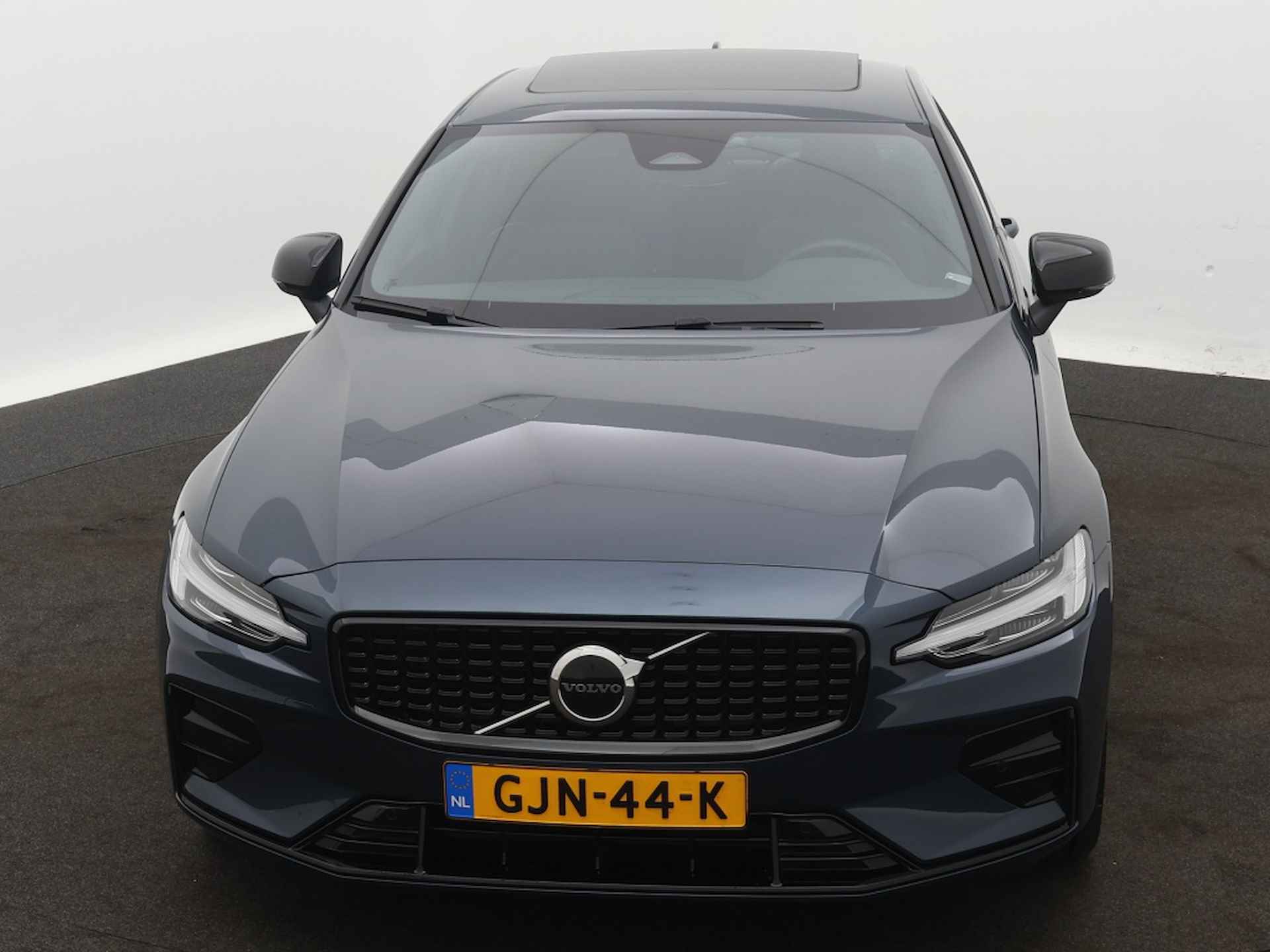 Volvo S60 2.0 B4 Plus Dark | Panoramadak | 19" Lm velgen - 8/45