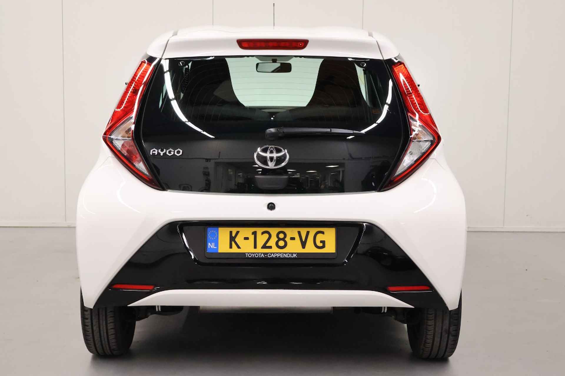 Toyota Aygo 1.0 VVT-i x-play - 10/28