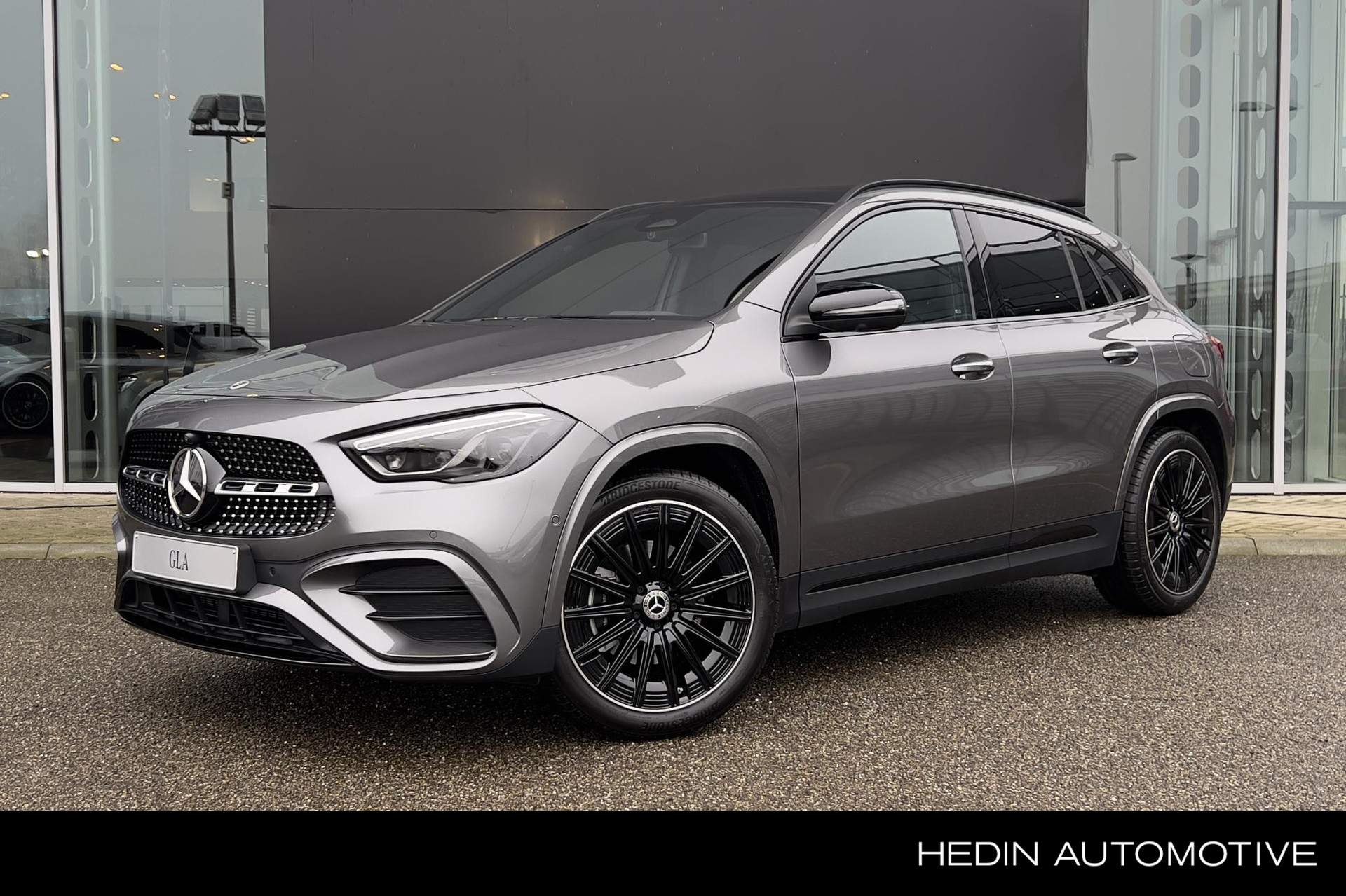 Mercedes-Benz GLA GLA 180 Automaat Star Edition AMG Line | Premium Plus Pakket | Nightpakket | Distronic | Trekhaak