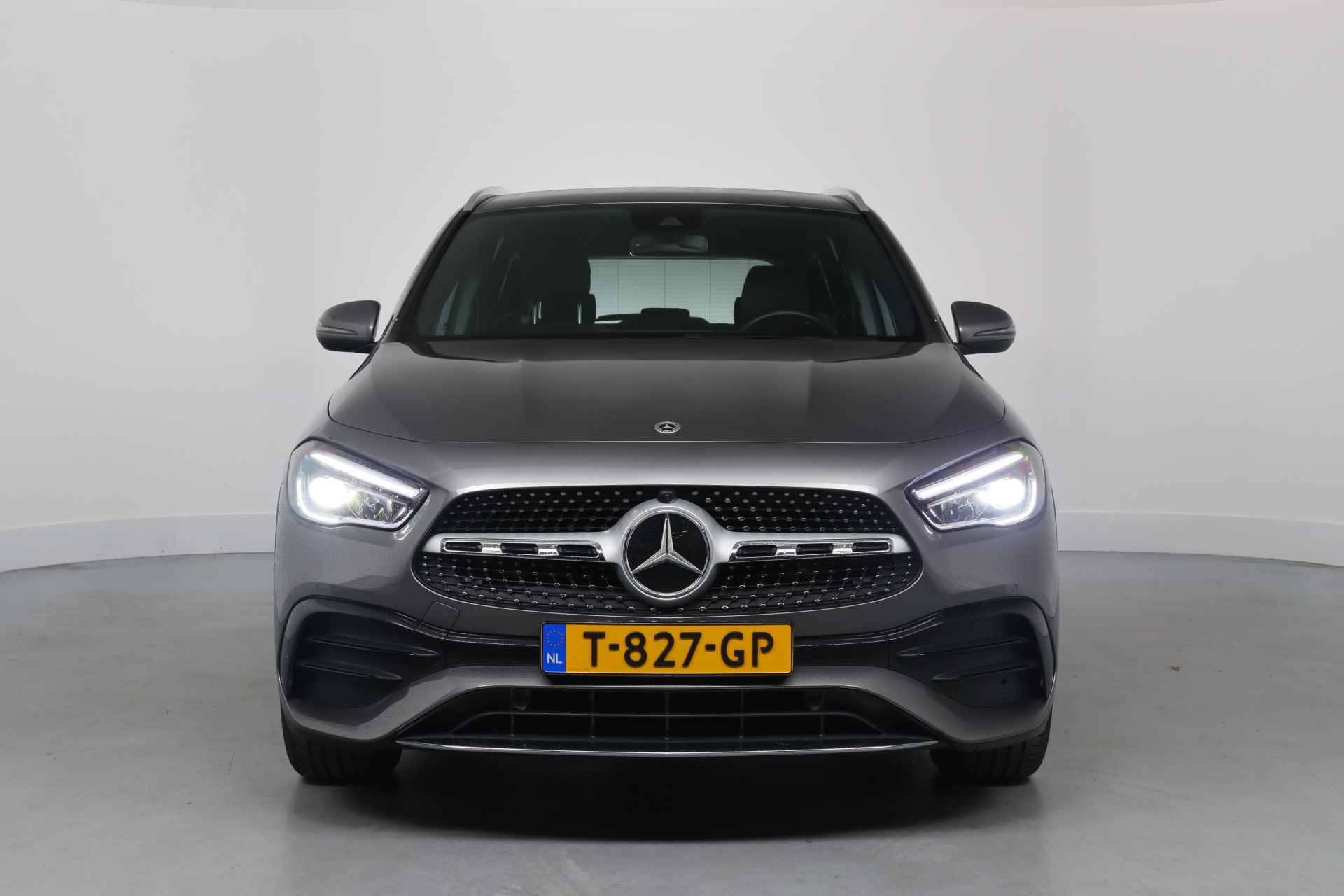 Mercedes-Benz GLA 200 AMG Line | Ambient Light | Trekhaak | Sportstoel | Camera | Stoelverwarming | LED | Navi | Clima | Wide-Screen | - 2/35