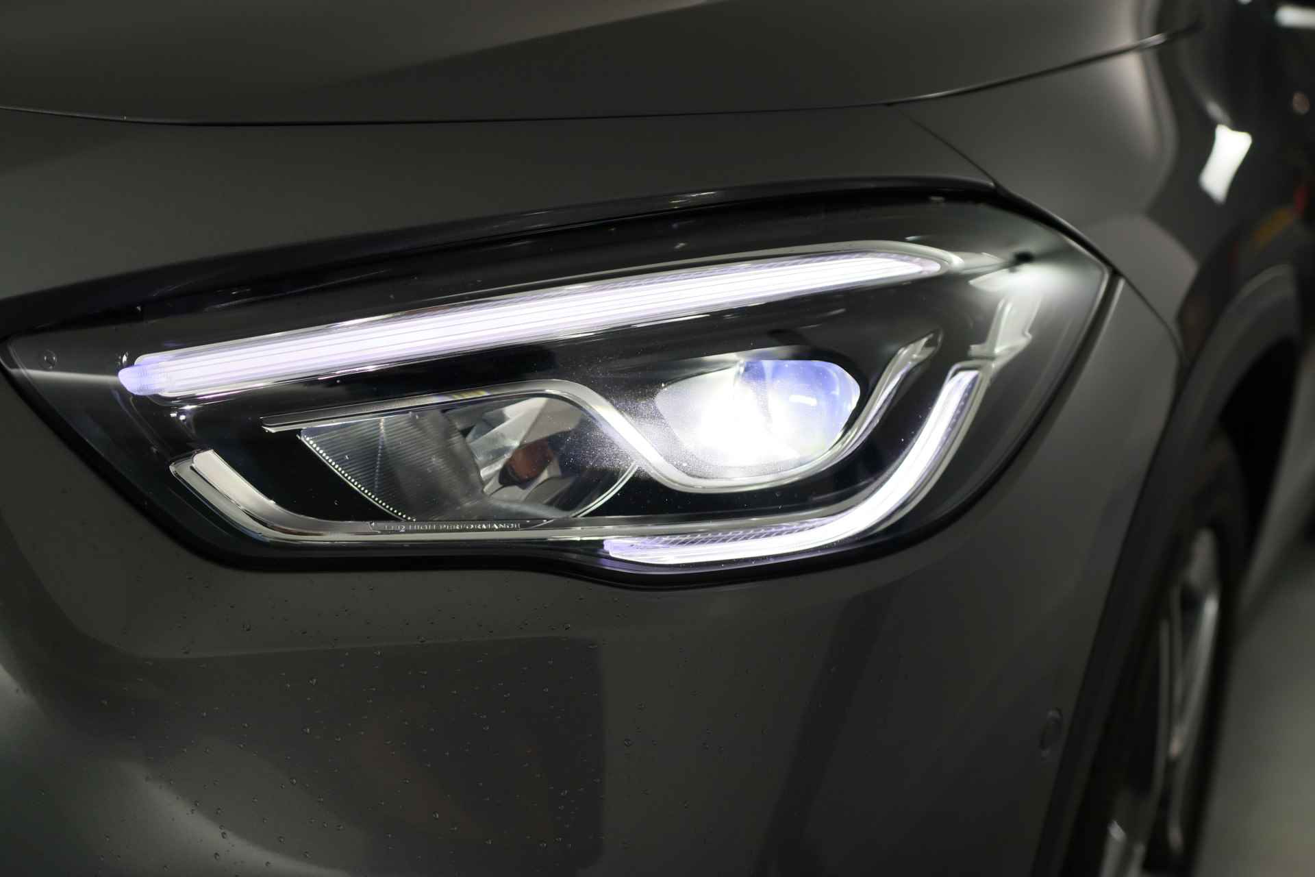 Mercedes-Benz GLA 200 AMG Line | Ambient Light | Trekhaak | Sportstoel | Camera | Stoelverwarming | LED | Navi | Clima | Wide-Screen | - 16/35