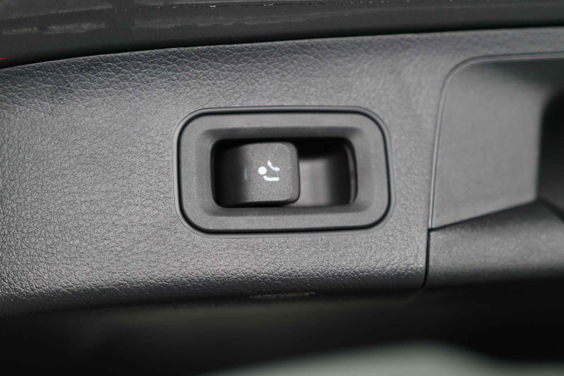 Mercedes-Benz GLA 200 AMG Line | Ambient Light | Trekhaak | Sportstoel | Camera | Stoelverwarming | LED | Navi | Clima | Wide-Screen | - 20/35