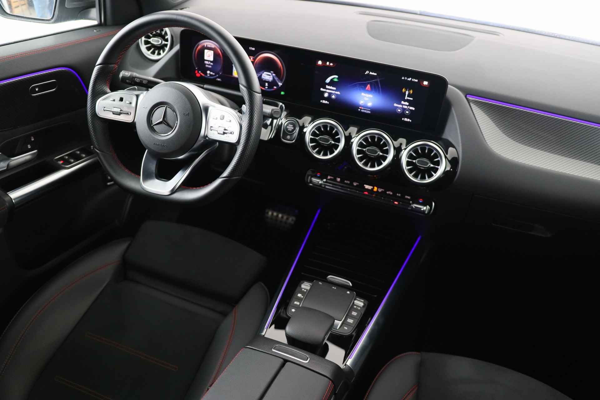 Mercedes-Benz GLA 200 AMG Line | Ambient Light | Trekhaak | Sportstoel | Camera | Stoelverwarming | LED | Navi | Clima | Wide-Screen | - 29/35