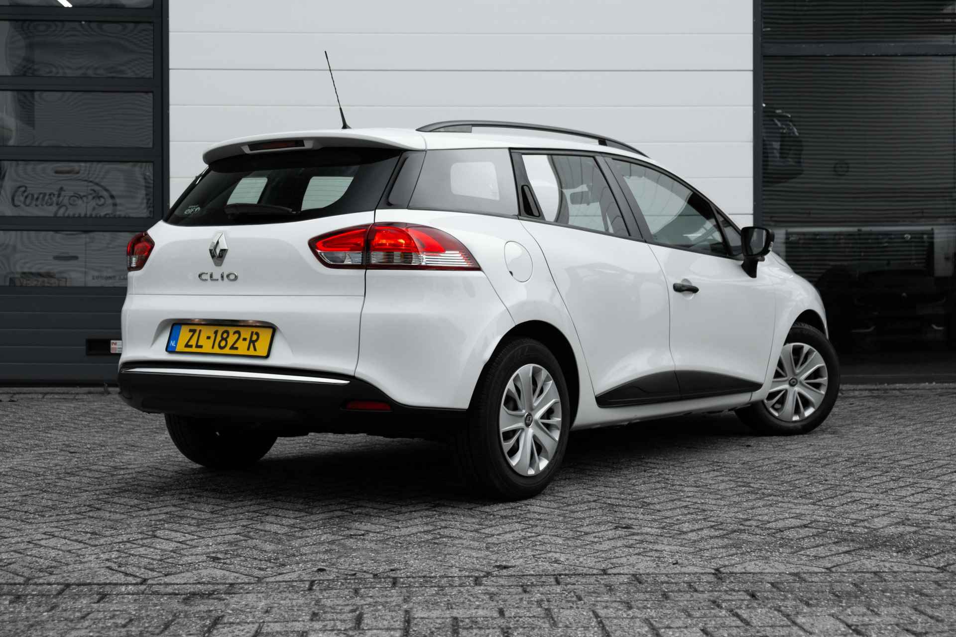 Renault Clio Estate 0.9 TCe Life | Blue tooth radio/USB | Ramen elektrisch | Cruise controle | incl. Bovag rijklaarpakket met 12 maanden garantie | - 3/42