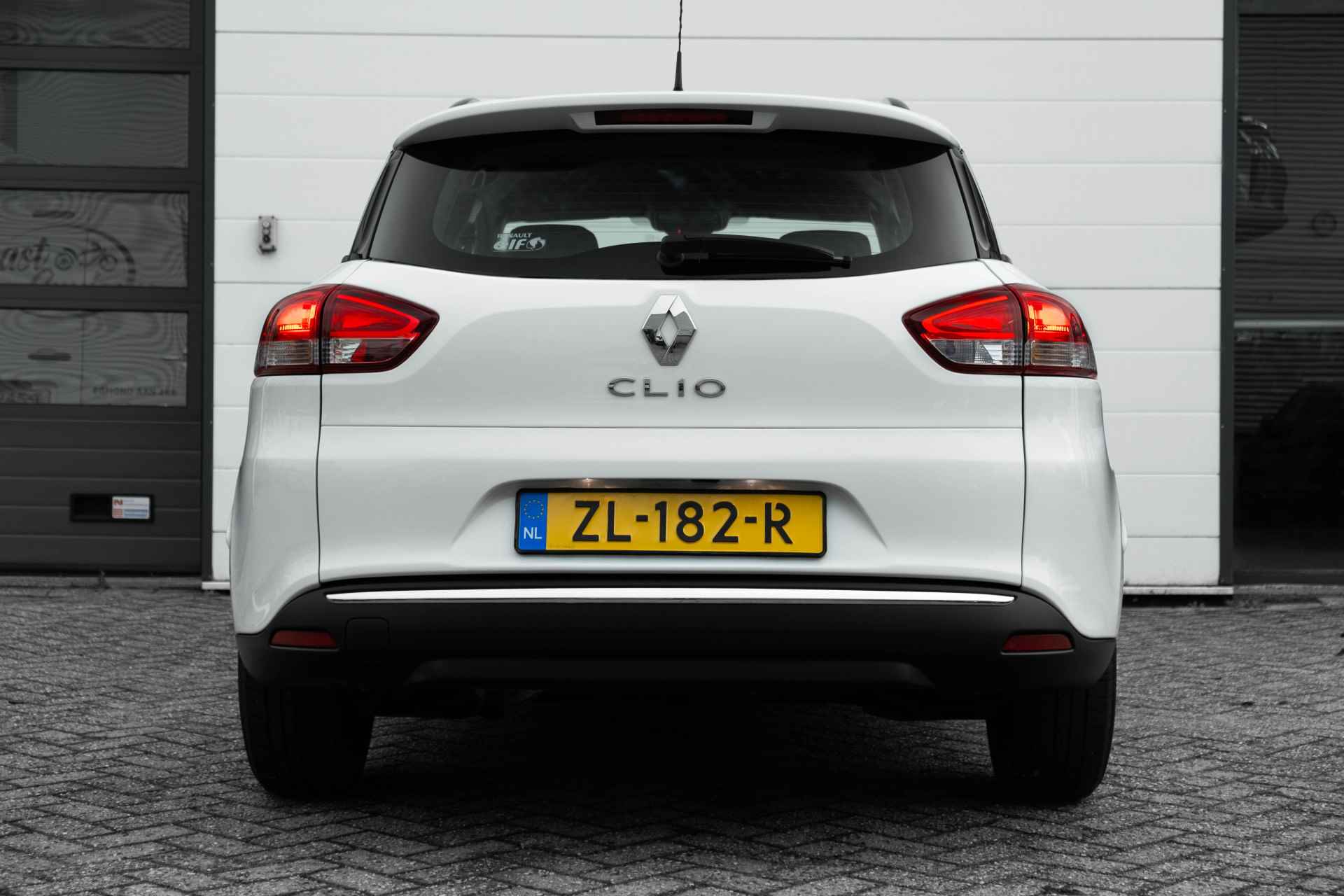 Renault Clio Estate 0.9 TCe Life | Blue tooth radio/USB | Ramen elektrisch | Cruise controle | incl. Bovag rijklaarpakket met 12 maanden garantie | - 6/42