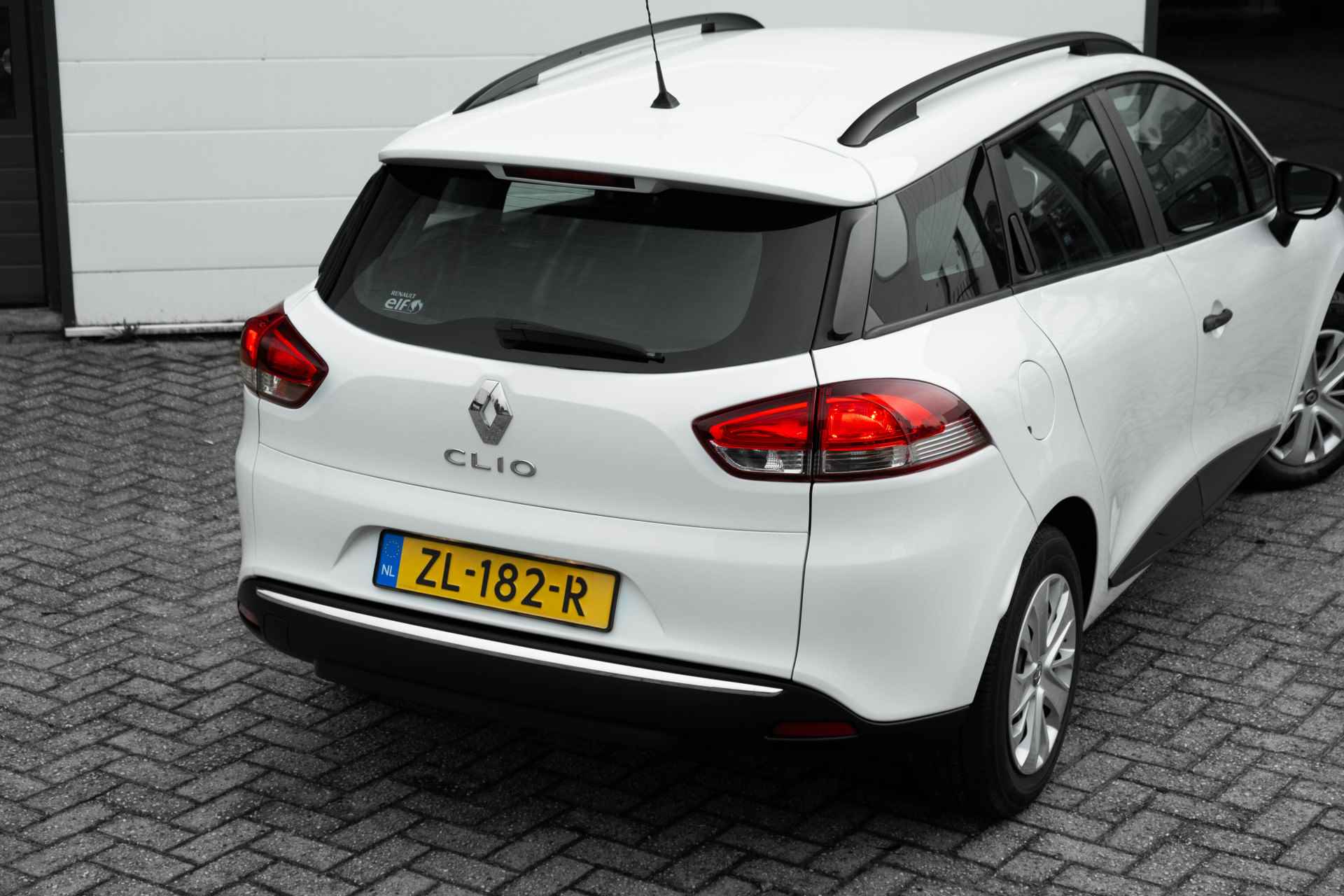 Renault Clio Estate 0.9 TCe Life | Blue tooth radio/USB | Ramen elektrisch | Cruise controle | incl. Bovag rijklaarpakket met 12 maanden garantie | - 17/42