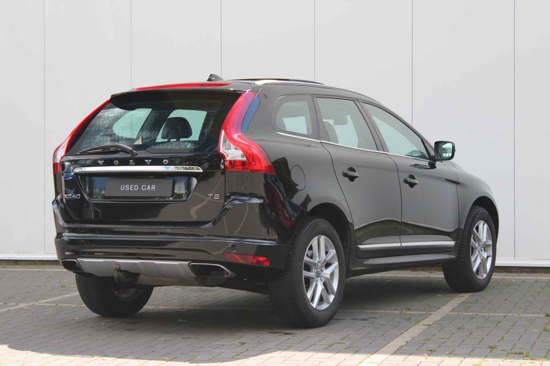 Volvo XC60 T5 AUT8 245PK Polar+, Lederen Bekleding, Stoelverwarming, Schuif-Kanteldak, Navigatie, Xenon Verlichting, Power Seats incl. Memory, Standkachel,  Park Assist & Camera, Bluetooth Telefonie & Audio, Trekhaak, Volvo OnCall, Cruise Control, *Topconditie* - 3/38