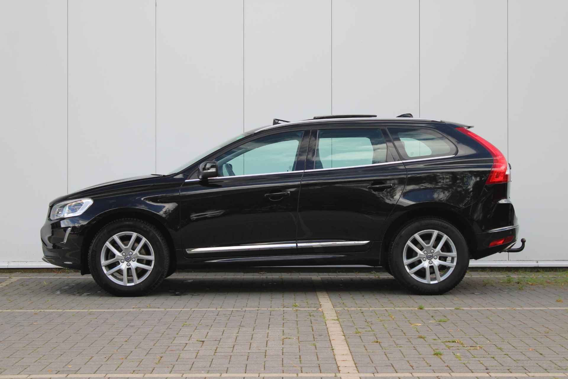 Volvo XC60 T5 AUT8 245PK Polar+, Lederen Bekleding, Stoelverwarming, Schuif-Kanteldak, Navigatie, Xenon Verlichting, Power Seats incl. Memory, Standkachel,  Park Assist & Camera, Bluetooth Telefonie & Audio, Trekhaak, Volvo OnCall, Cruise Control, *Topconditie* - 9/38