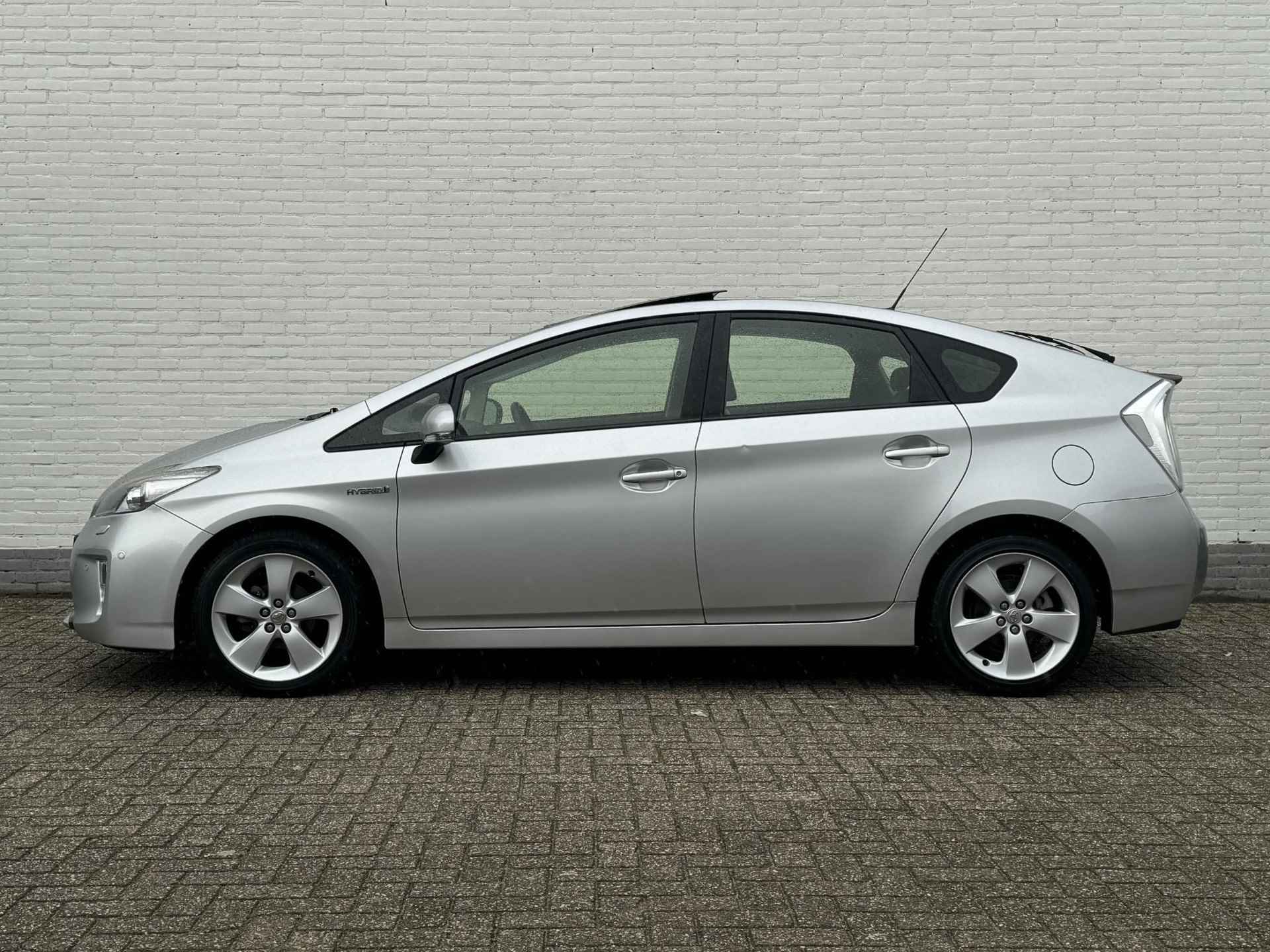 Toyota Prius 1.8 Executive Business / Navigatie / Headup Display / Schuif&kantel Dak / Stoelverwarming / Parkeersensoren + Camera / Cruise / Clima / DAB / Licht en Regensensor / Start&Stop / NAP / - 11/54