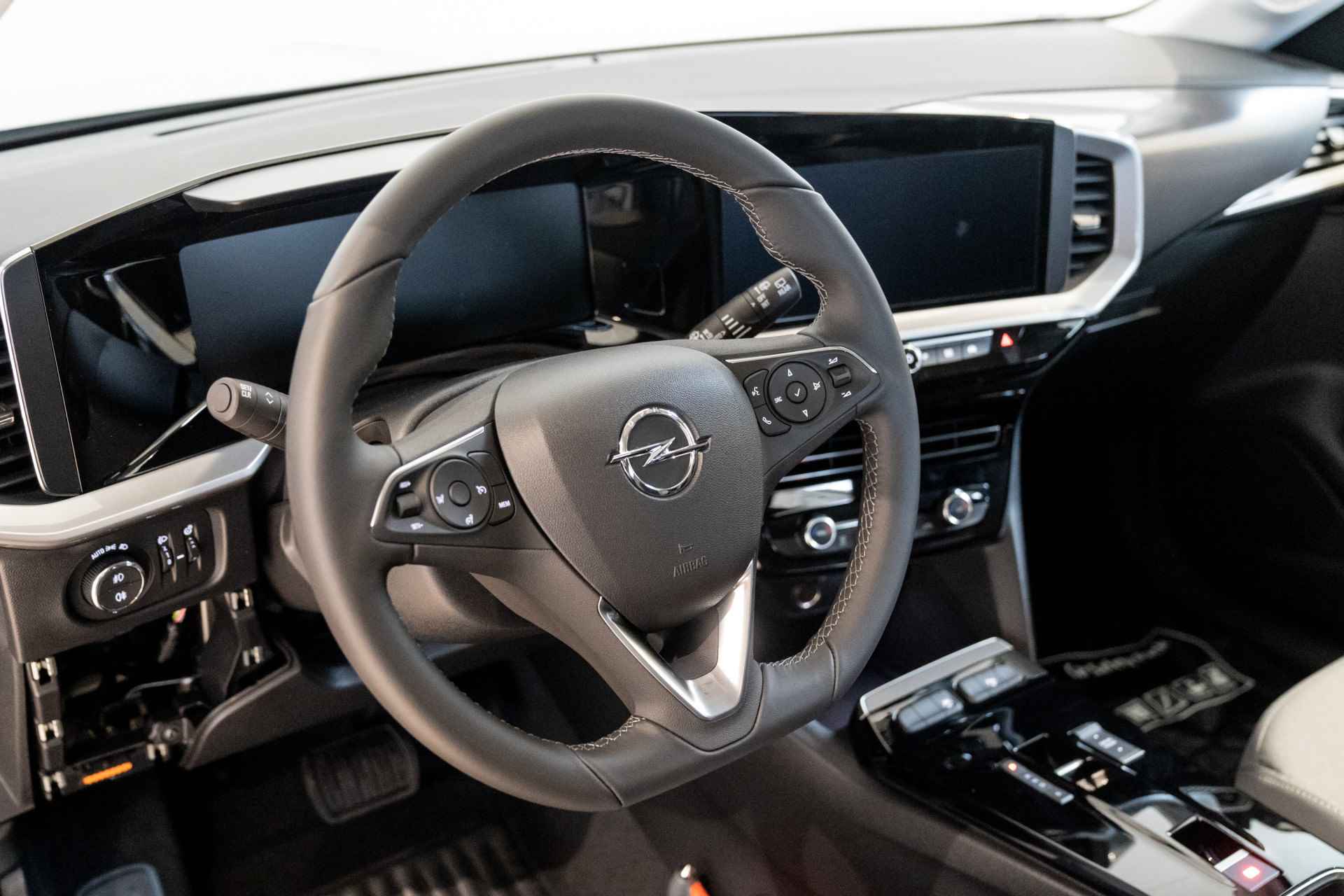 Opel Mokka Electric Elegance 50-kWh 11kw 3-Fase | Groot Scherm | Camera | Navigatie | Keyless | Apple Carplay & Android Auto | Dodehoek Waarschuwing - 14/36