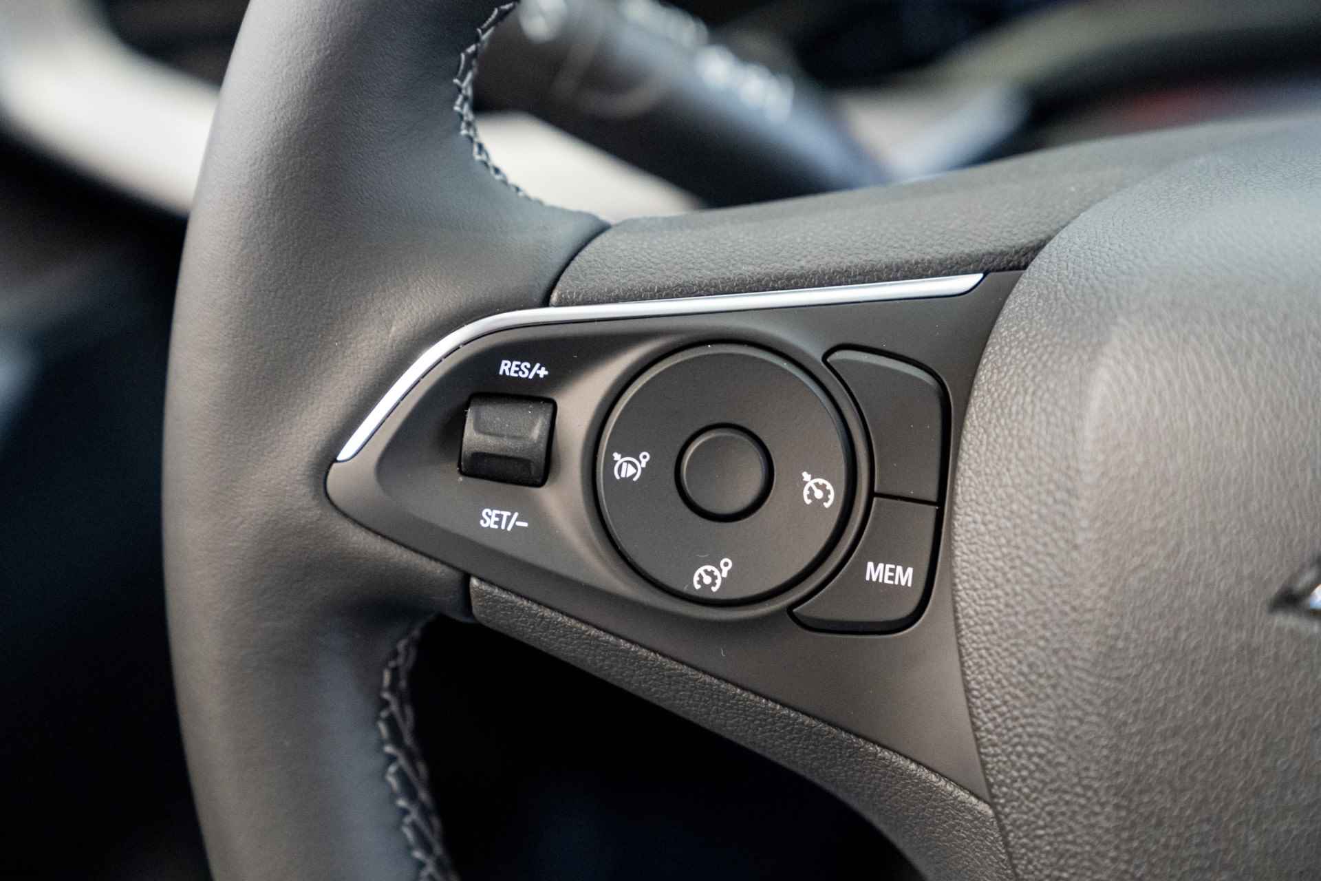 Opel Mokka Electric Elegance 50-kWh 11kw 3-Fase | Groot Scherm | Camera | Navigatie | Keyless | Apple Carplay & Android Auto | Dodehoek Waarschuwing - 19/36