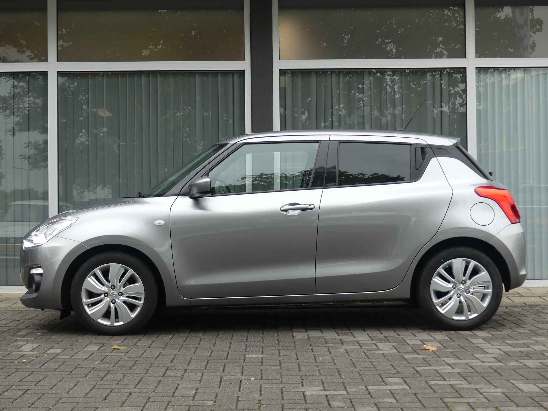 Suzuki Swift 1.2 Select Smart Hybrid Applecarpl./Andr. Auto, Navigatie, DAB Radio - 4/27