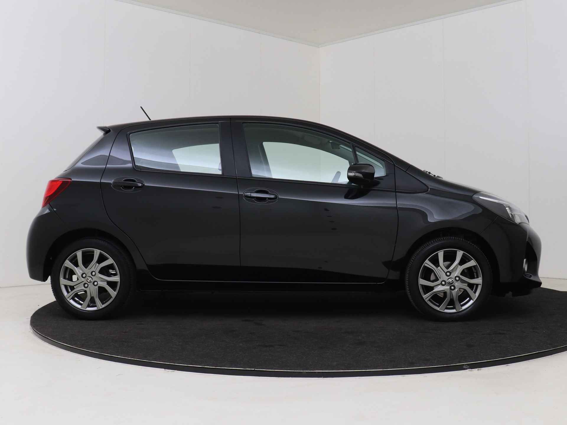 Toyota Yaris 1.3 VVT-i Dynamic I Climate Control I Cruise Control I Camera I LM Velgen I Trekhaak Afneembaar I - 28/44