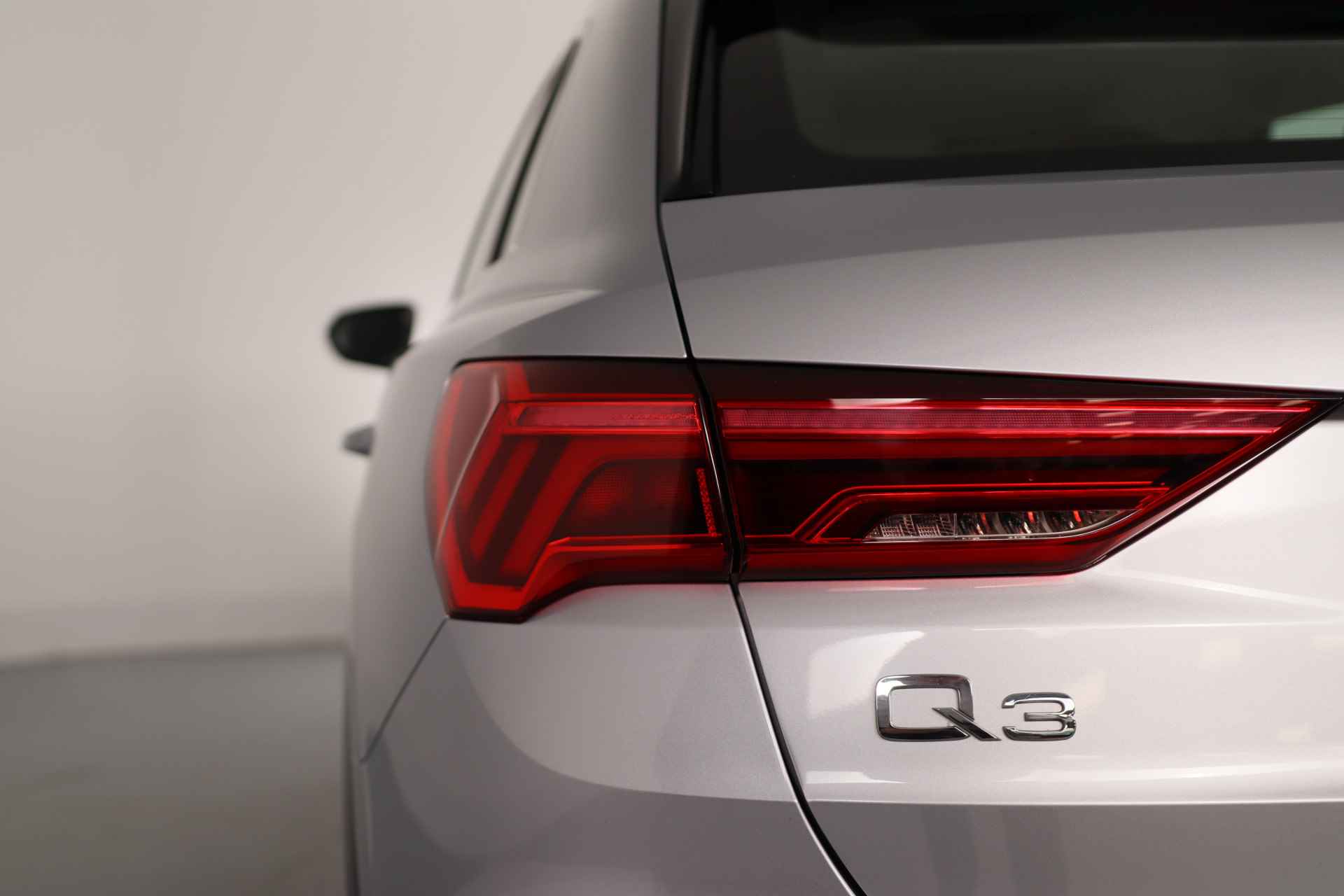 Audi Q3 35 TFSI Business Edition | Trekhaak | LED | Stoelverwarming | Cruise Adaptive | Clima | Navi By App | Vitrual | DAB | Parkeersen - 22/29