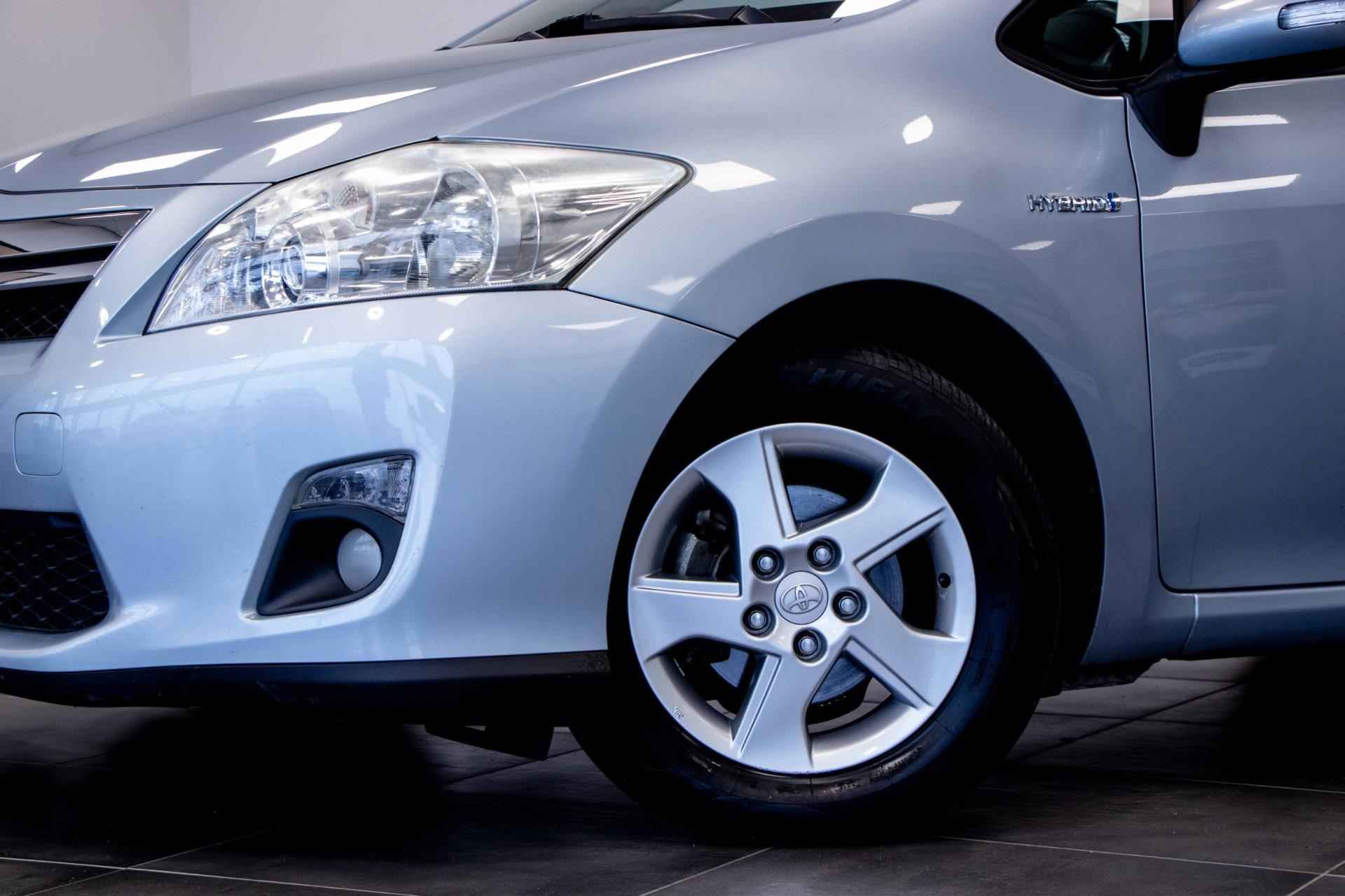 Toyota Auris 1.8 Full Hybrid Aspiration| Clima| CruiseControl| AluVelgen | Automaat - 3/17