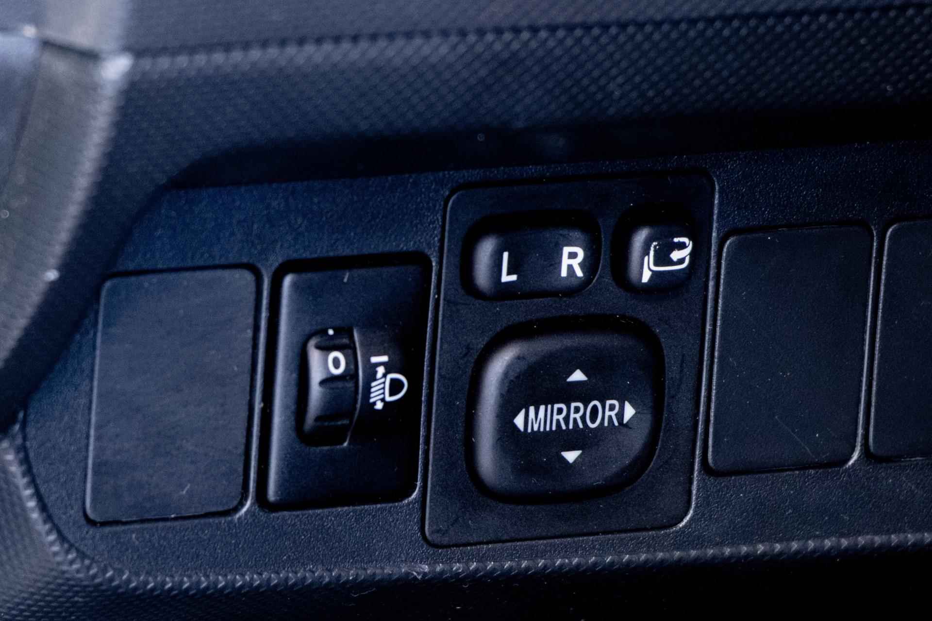 Toyota Auris 1.8 Full Hybrid Aspiration| Clima| CruiseControl| AluVelgen | Automaat - 11/17