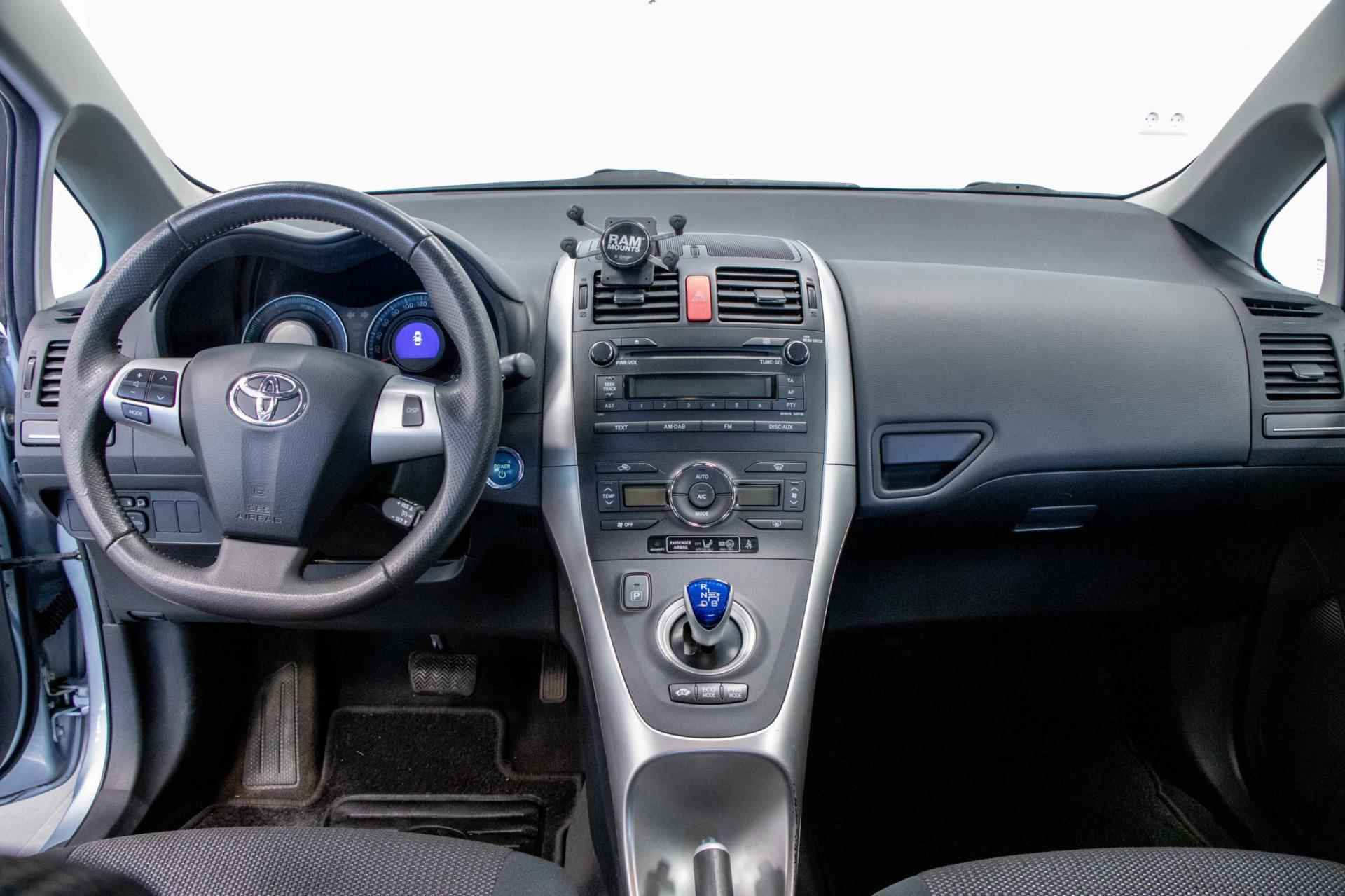 Toyota Auris 1.8 Full Hybrid Aspiration| Clima| CruiseControl| AluVelgen | Automaat - 12/17