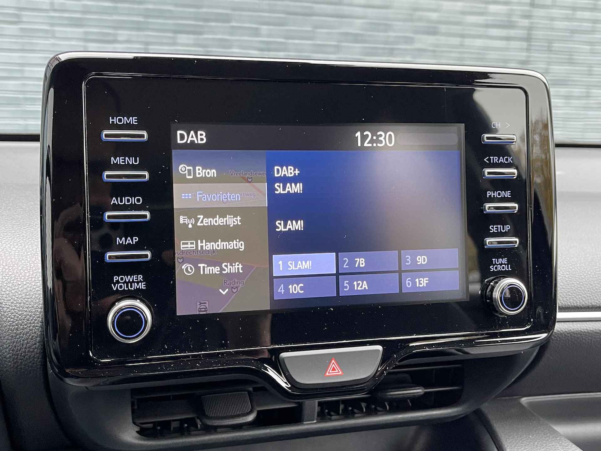 Toyota Yaris 1.5 Hybrid 116pk Automaat First Edition | Navigatie&Carplay | Parkeercamera | Full Led Verlichting | Climatecontrol | Adaptieve Cruisecontrol | - 21/39