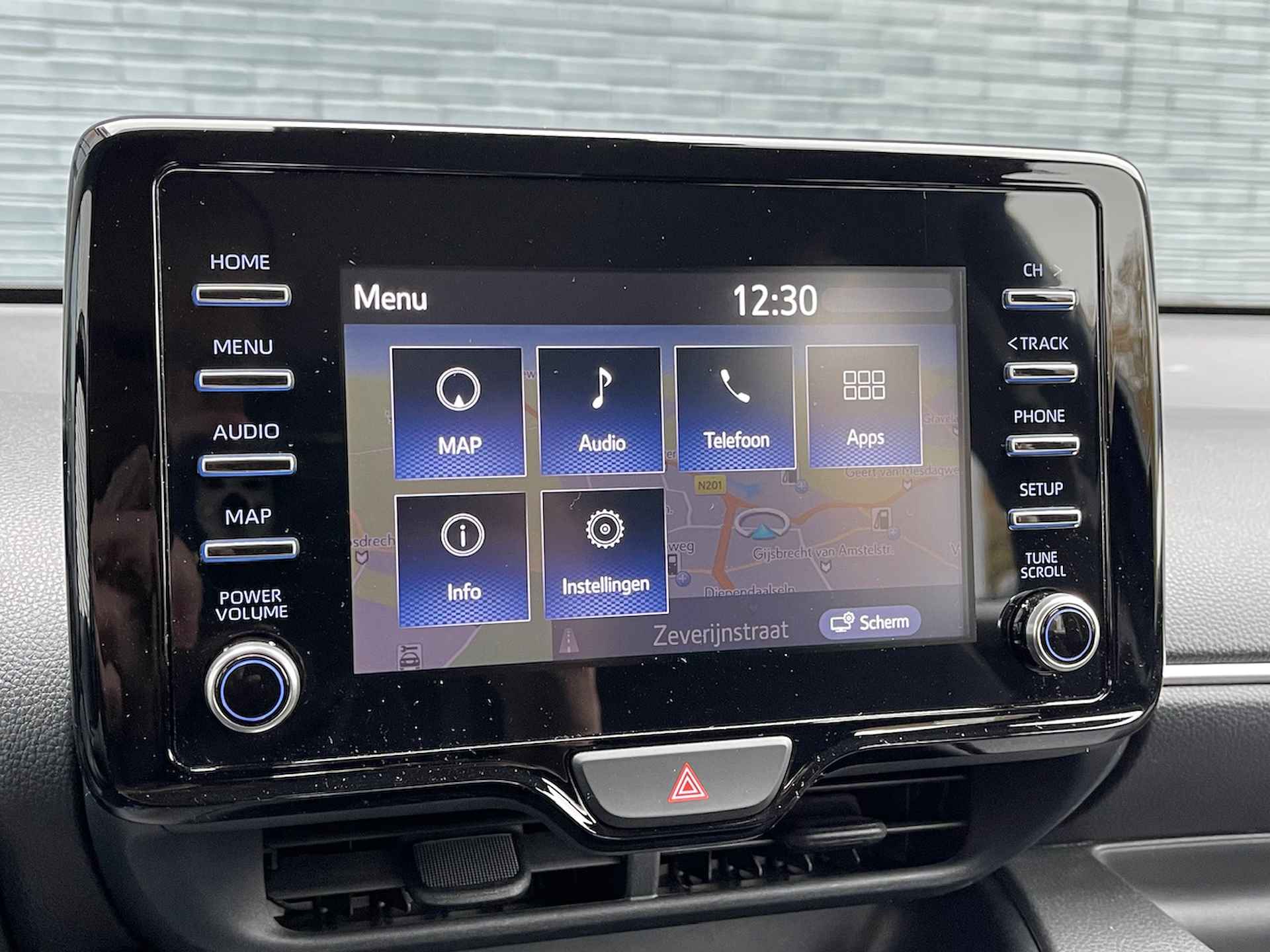 Toyota Yaris 1.5 Hybrid 116pk Automaat First Edition | Navigatie&Carplay | Parkeercamera | Full Led Verlichting | Climatecontrol | Adaptieve Cruisecontrol | - 22/39