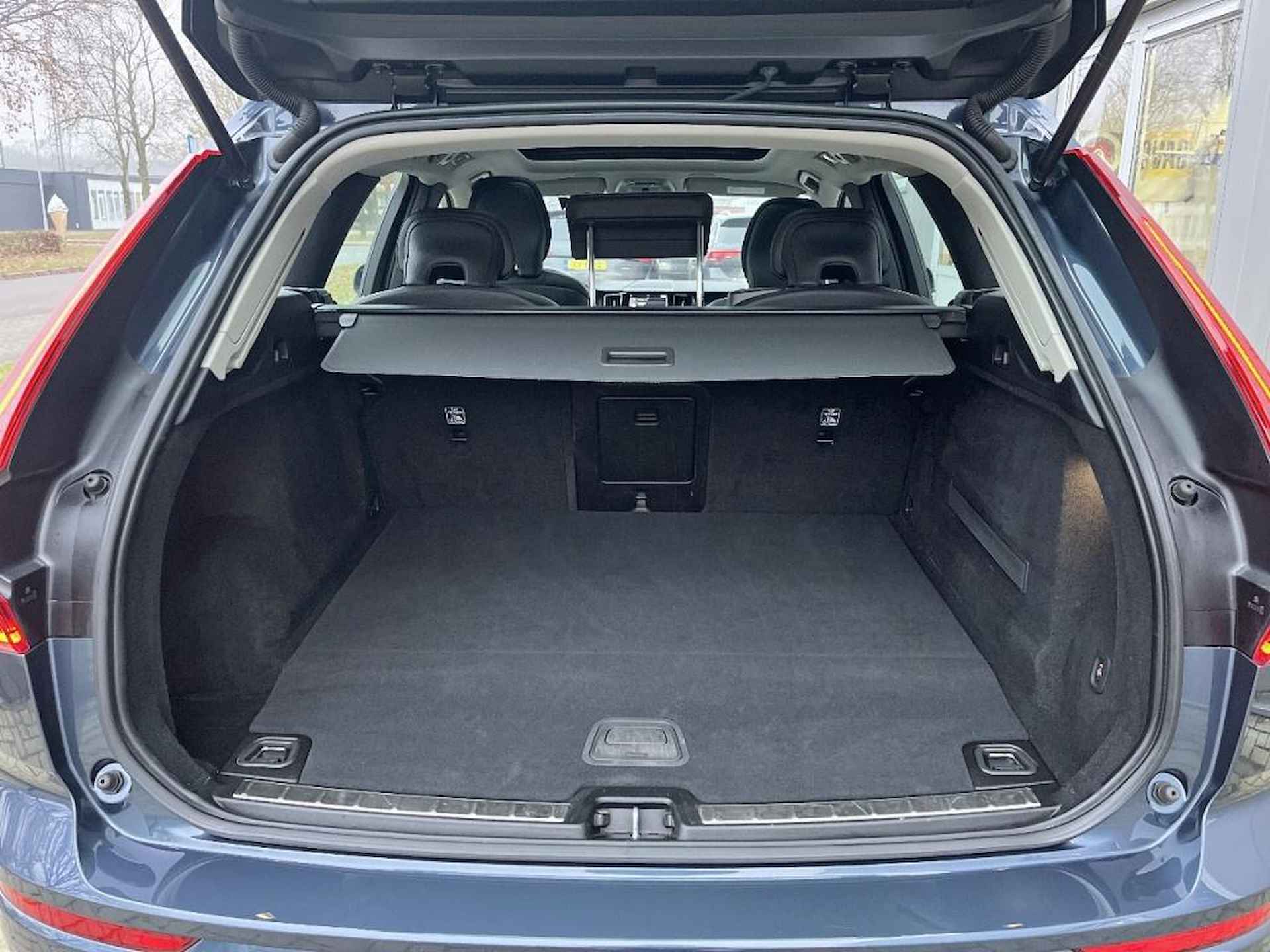 Volvo XC60 2.0 T8 TE AWD PANODAK LEDER SPORTSTOELEN NAVIGATIE - 7/41