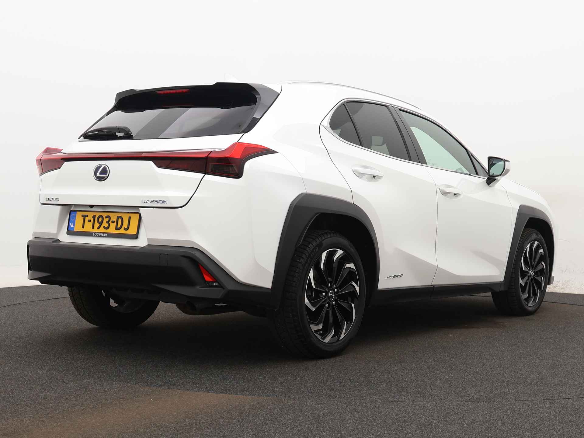 Lexus UX 250h AWD Sport Edition | Navigatie | Stoelverwarming | Leder | Elektrische Achterklep | - 3/39