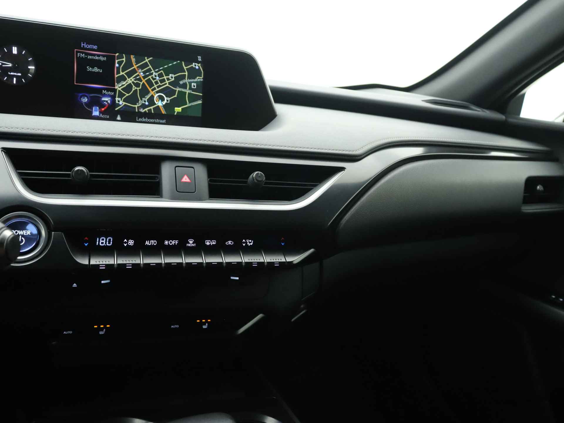Lexus UX 250h AWD Sport Edition | Navigatie | Stoelverwarming | Leder | Elektrische Achterklep | - 7/39