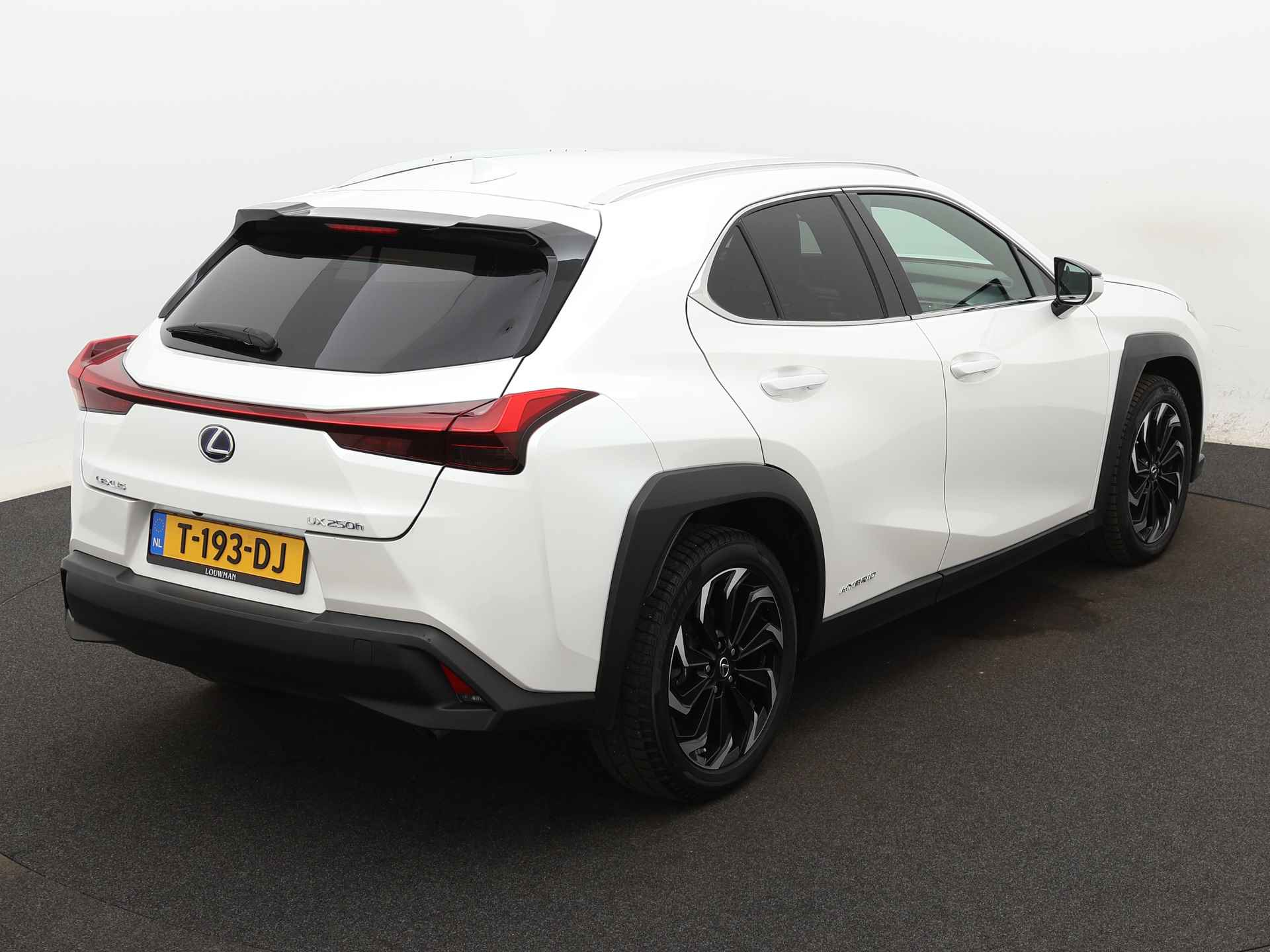 Lexus UX 250h AWD Sport Edition | Navigatie | Stoelverwarming | Leder | Elektrische Achterklep | - 15/39