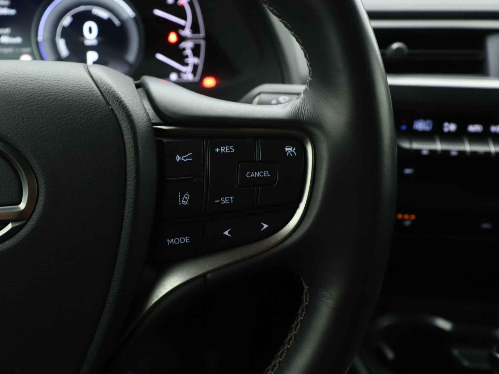 Lexus UX 250h AWD Sport Edition | Navigatie | Stoelverwarming | Leder | Elektrische Achterklep | - 19/39