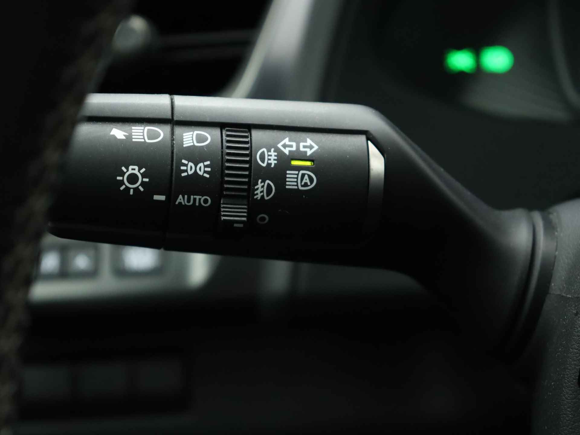 Lexus UX 250h AWD Sport Edition | Navigatie | Stoelverwarming | Leder | Elektrische Achterklep | - 20/39