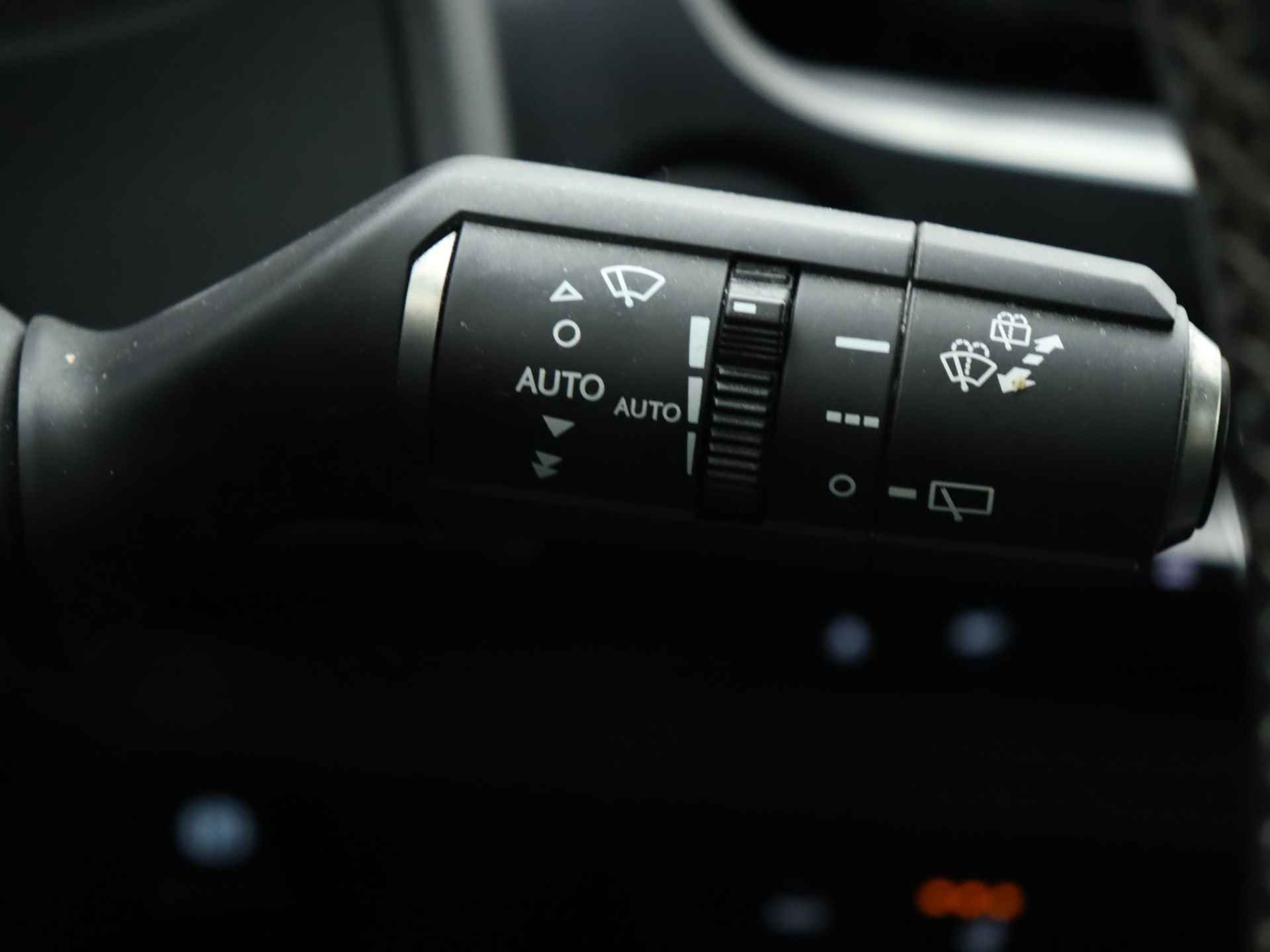 Lexus UX 250h AWD Sport Edition | Navigatie | Stoelverwarming | Leder | Elektrische Achterklep | - 21/39