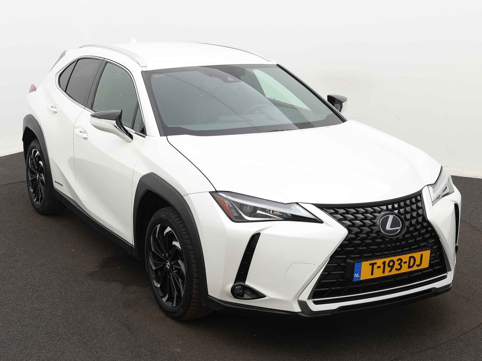 Lexus UX 250h AWD Sport Edition | Navigatie | Stoelverwarming | Leder | Elektrische Achterklep | - 24/39