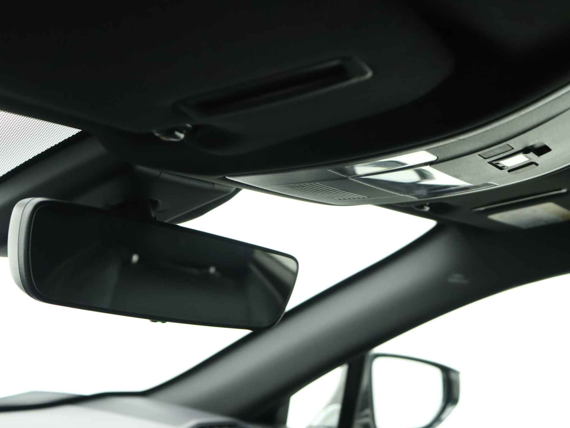 Lexus UX 250h AWD Sport Edition | Navigatie | Stoelverwarming | Leder | Elektrische Achterklep | - 27/39