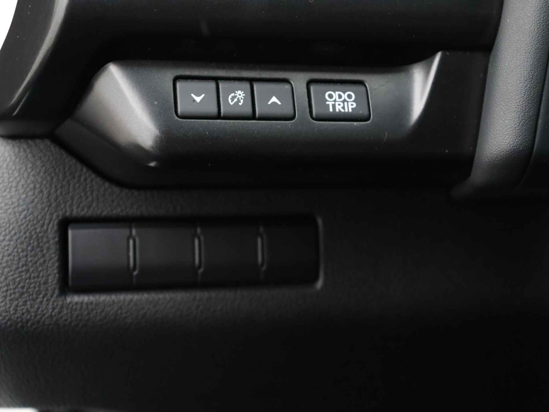 Lexus UX 250h AWD Sport Edition | Navigatie | Stoelverwarming | Leder | Elektrische Achterklep | - 29/39