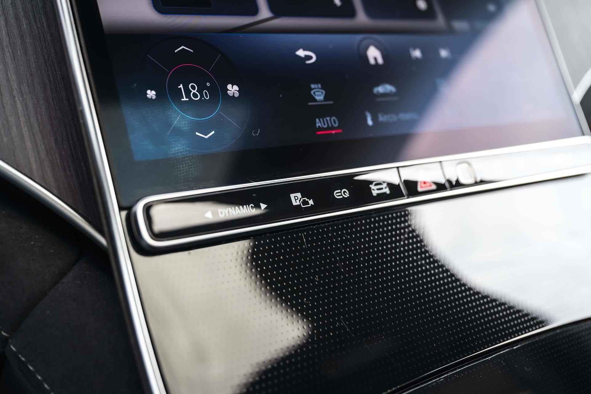 Mercedes-Benz EQE SUV 350+ AMG Premium | Trekhaak | Burmester 3D | Panoramadak | Rij-Assistentiepakket + | Smaragd Groen | 360-camera | Luchtvering | Digital Light | 22" | Keyless Entry | Apple Carplay | - 35/41