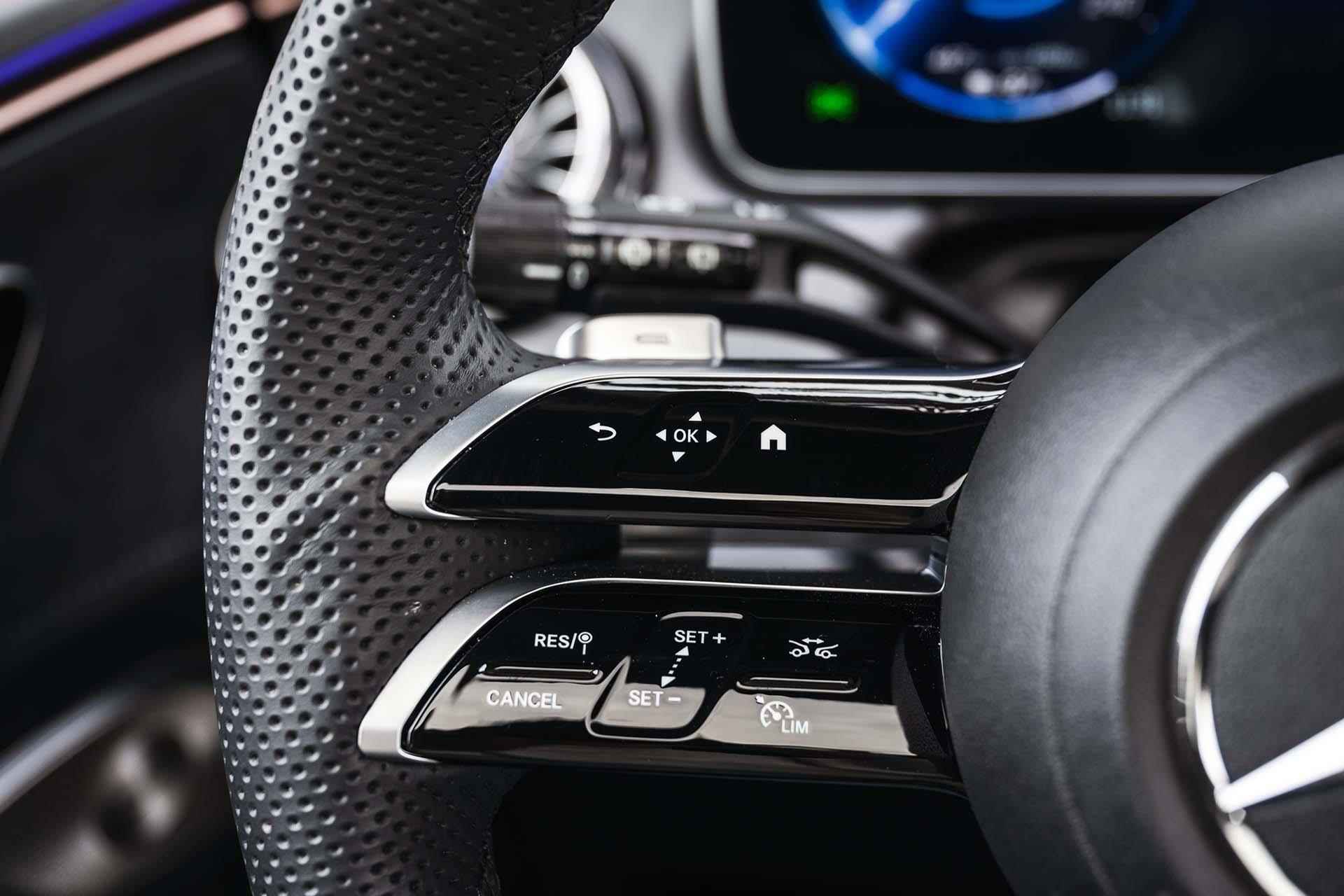 Mercedes-Benz EQE SUV 350+ AMG Premium | Trekhaak | Burmester 3D | Panoramadak | Rij-Assistentiepakket + | Smaragd Groen | 360-camera | Luchtvering | Digital Light | 22" | Keyless Entry | Apple Carplay | - 36/41
