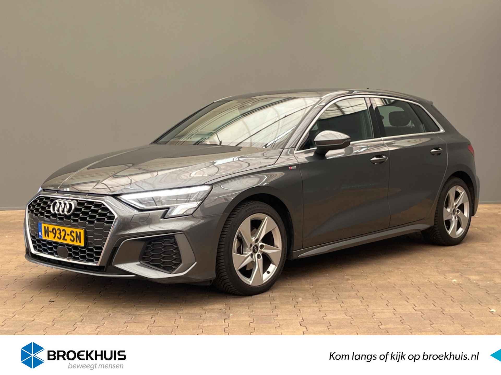 Audi A3 Sportback 30 TFSI S edition 110PK Automaat | Parkeersensoren Achter | LED | Sportstoelen | Virtueel Dashboard | 17" Lichtmetaal  Navigatie | Climate | Carplay - 1/33