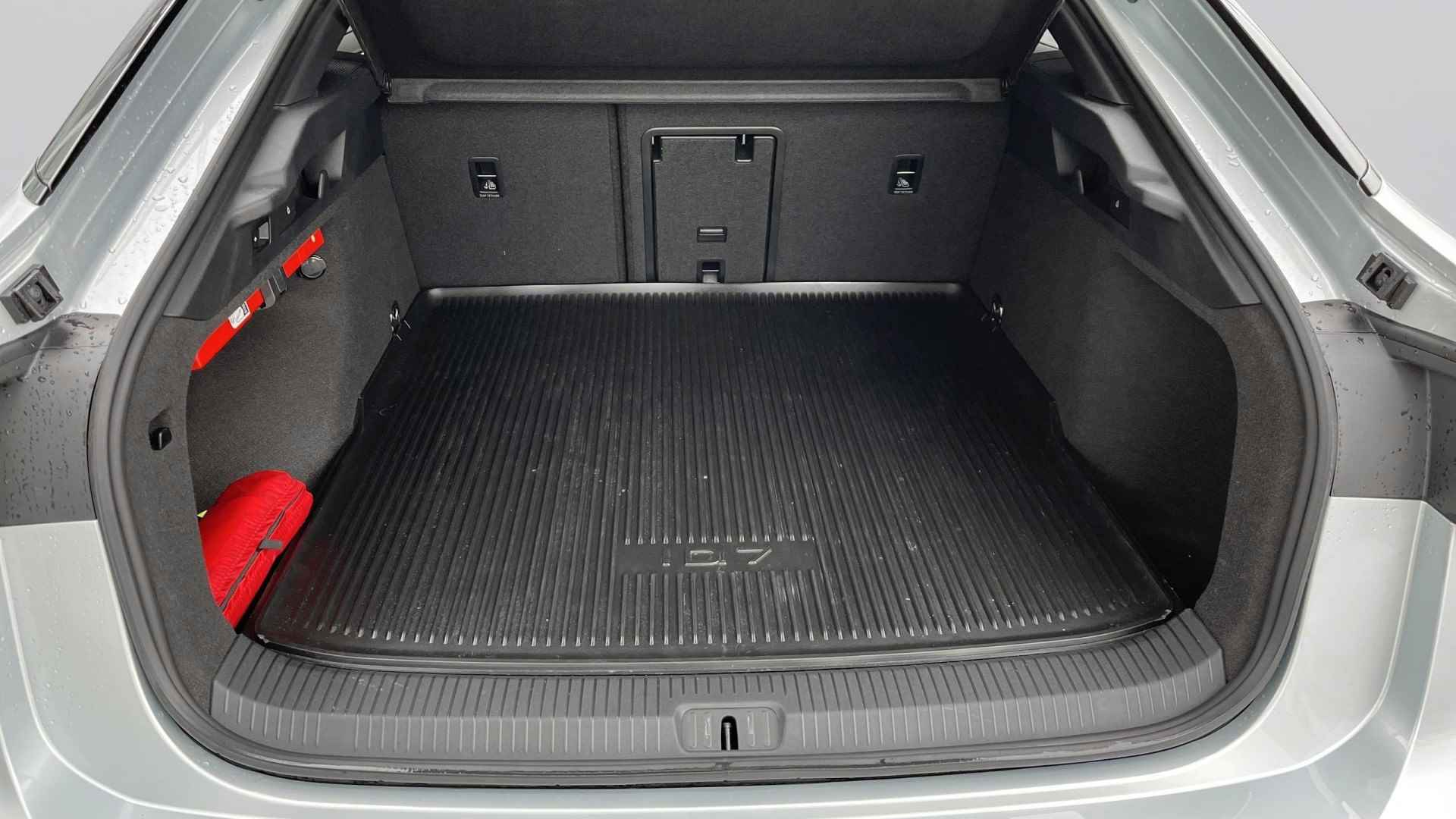 Volkswagen ID.7 Pro Business 286pk 77 kWh | Pano | Trekhaak | Warmtepomp | Massagestoelen DEMONSTRATIEWAGEN - 10/24