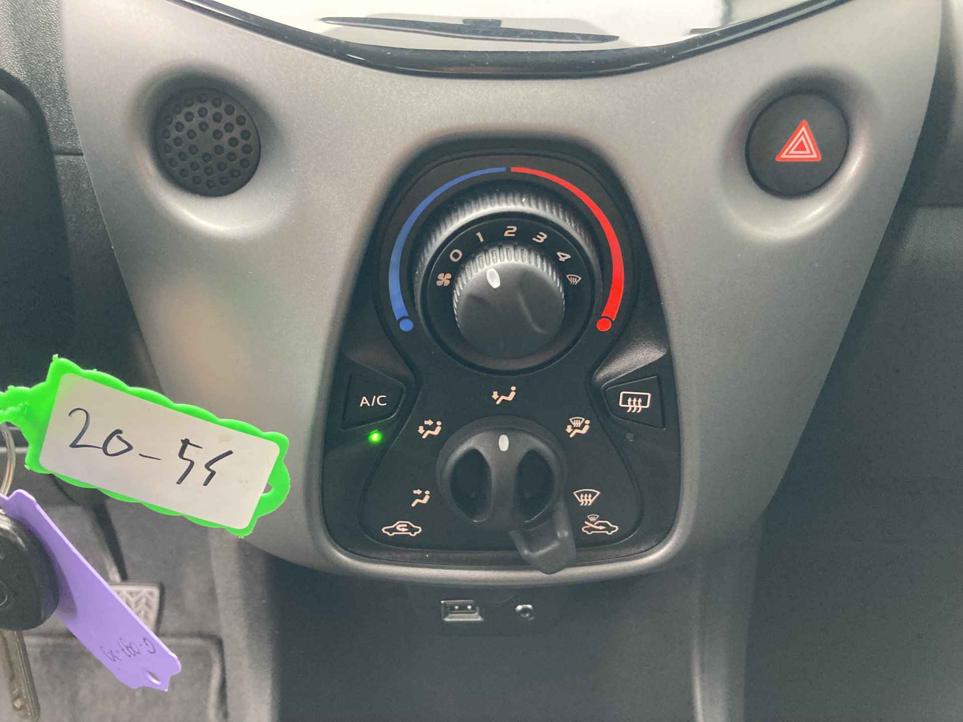 Toyota Aygo 1.0 VVT-i X-Play 5-drs. CAMERA/CARPLAY/AIRCO/LIMITER - 6/71