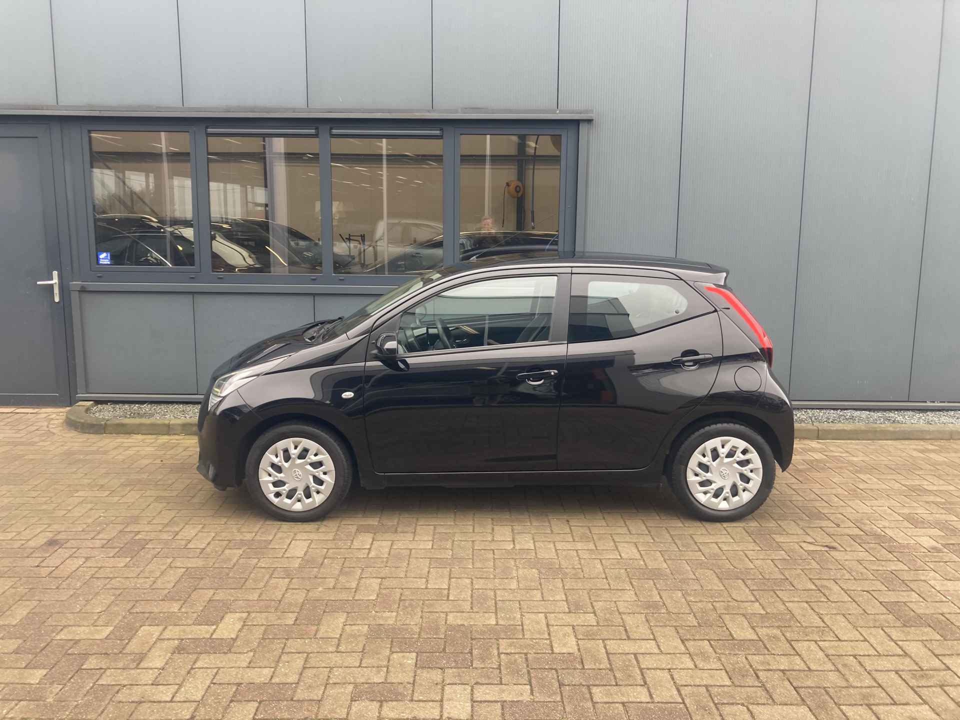 Toyota Aygo 1.0 VVT-i X-Play 5-drs. CAMERA/CARPLAY/AIRCO/LIMITER - 16/71