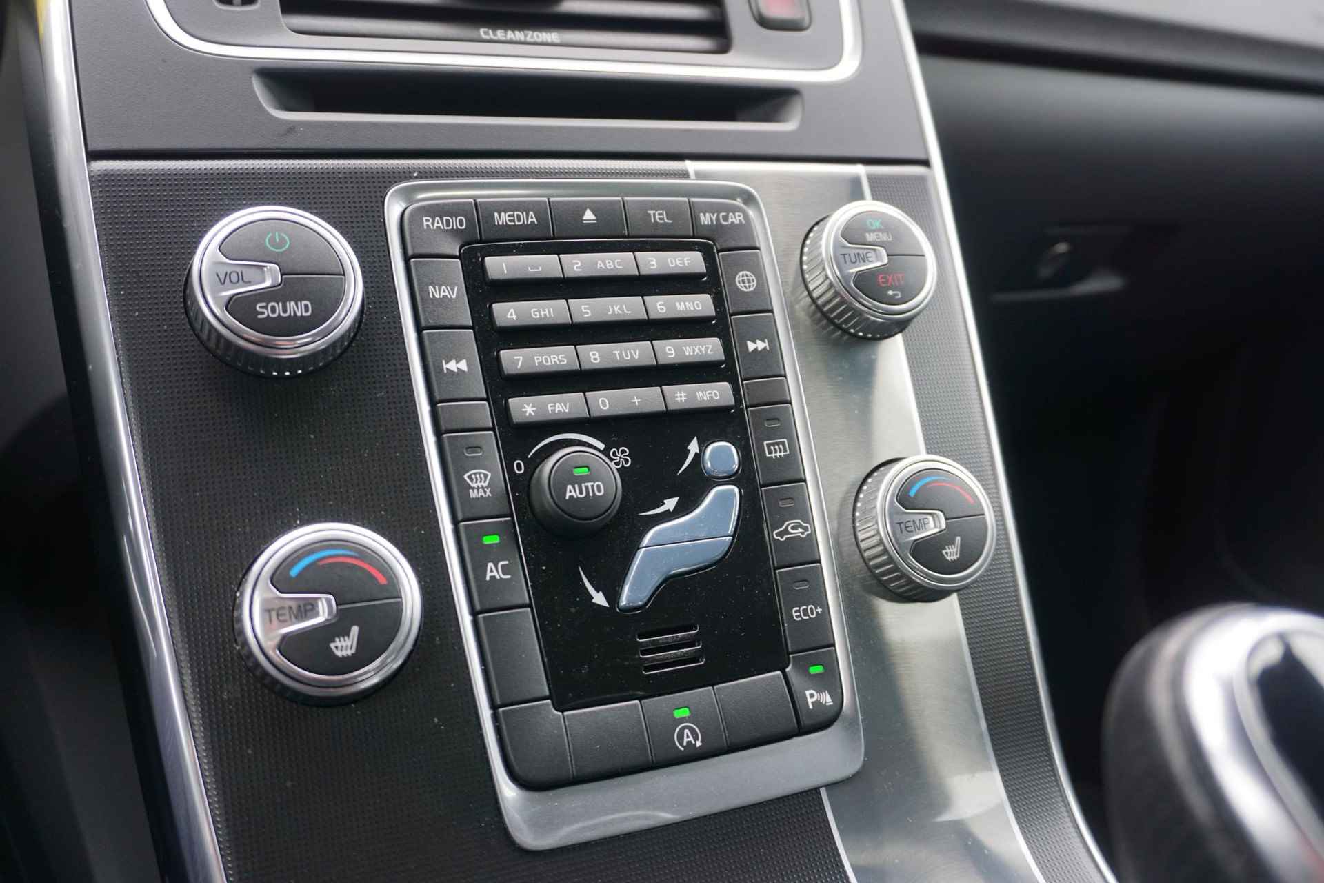 Volvo V60 2.0 T4 Business Sport | Bi Xenon | Stoel Verwarming | Volvo On Call | Standkachel | High Performance audio |18" licht metalen velgen | - 23/30