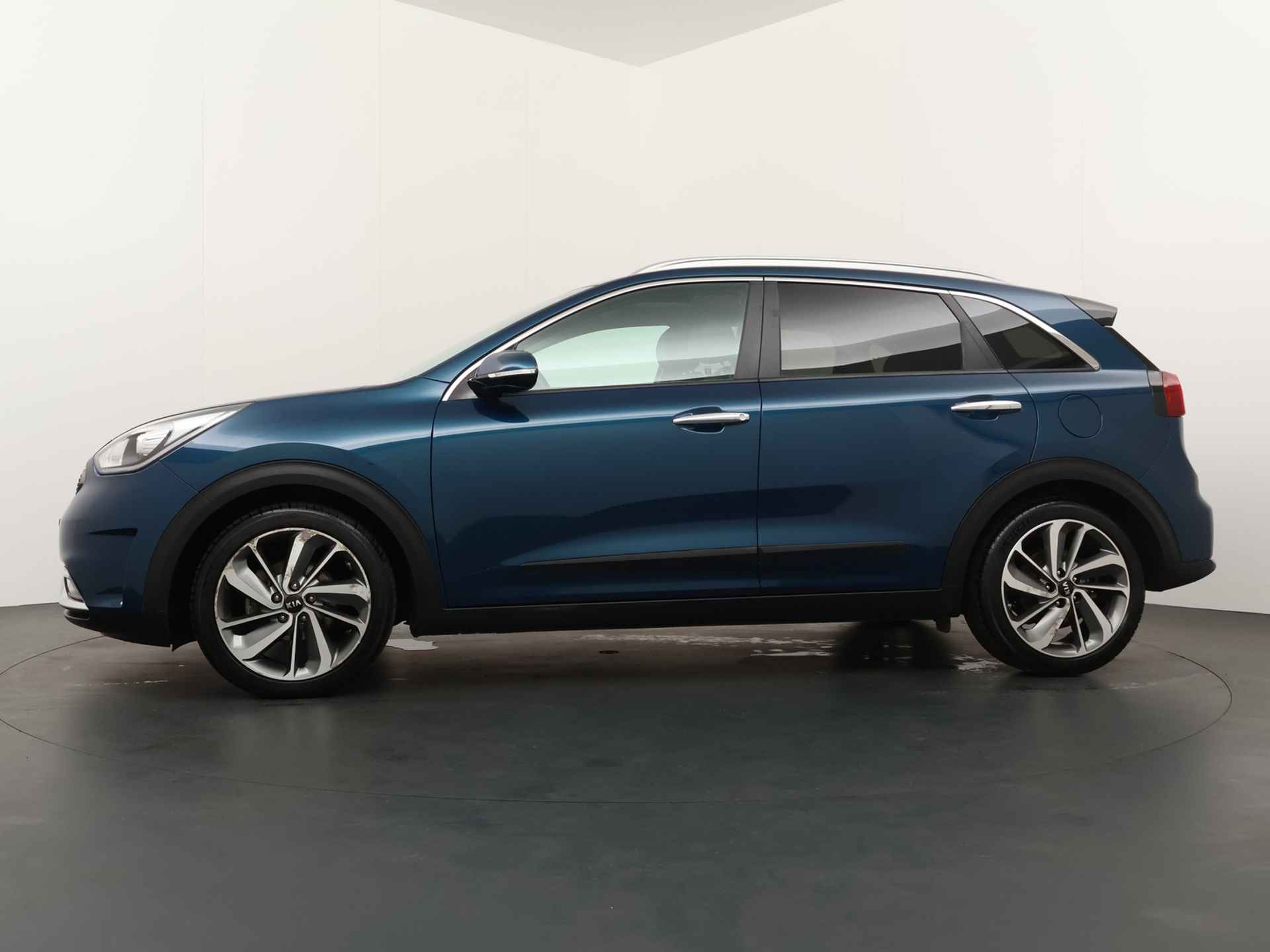 Kia Niro 1.6 GDi Hybrid Design Edition - Navigatie - Elektrisch glazen schuif-/kanteldak - Apple Carplay/Android Auto Fabrieksgarantie 09-2025 - 4/48