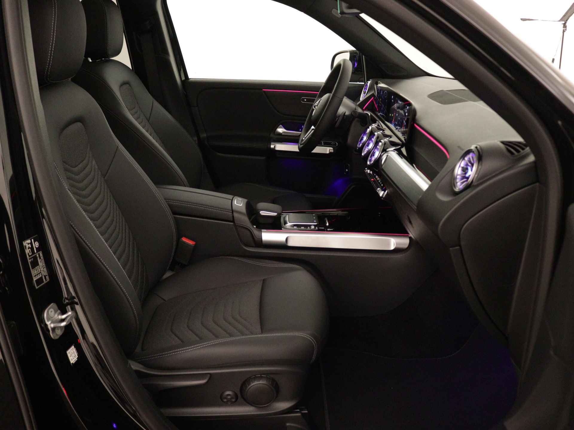 Mercedes-Benz GLB 180 Luxury Line | Premium pakket |  Panoramaschuifdak | Dodehoekassistent |  Warmtewerend, donkergetint glas achter | Keyless-Go comfortpakket | EASY PACK achterklep | Stoelverwarming vooraan | - 25/39