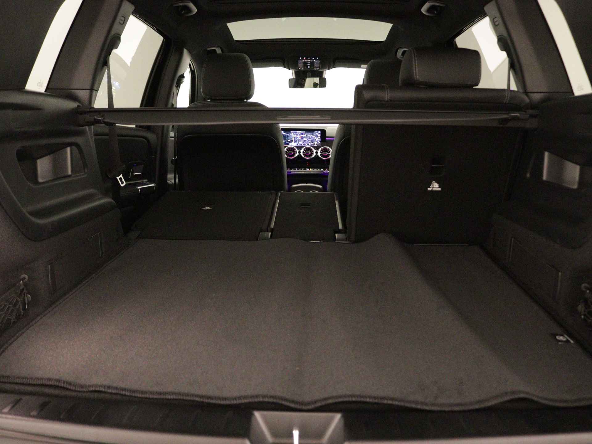 Mercedes-Benz GLB 180 Luxury Line | Premium pakket |  Panoramaschuifdak | Dodehoekassistent |  Warmtewerend, donkergetint glas achter | Keyless-Go comfortpakket | EASY PACK achterklep | Stoelverwarming vooraan | - 33/39