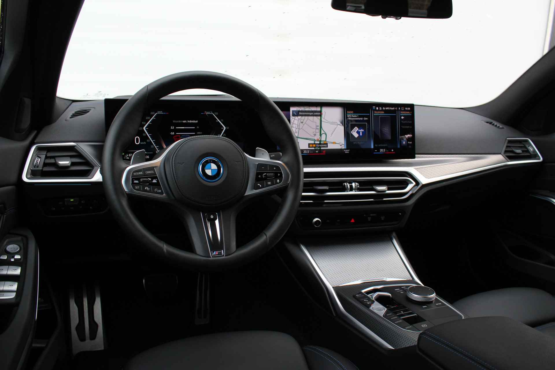 BMW 3-serie 320e High Executive M Sport Automaat / Schuif-kanteldak / Trekhaak / Sportstoelen / Stoelverwarming / Adaptieve LED / Active Cruise Control / Live Cockpit Professional - 8/30