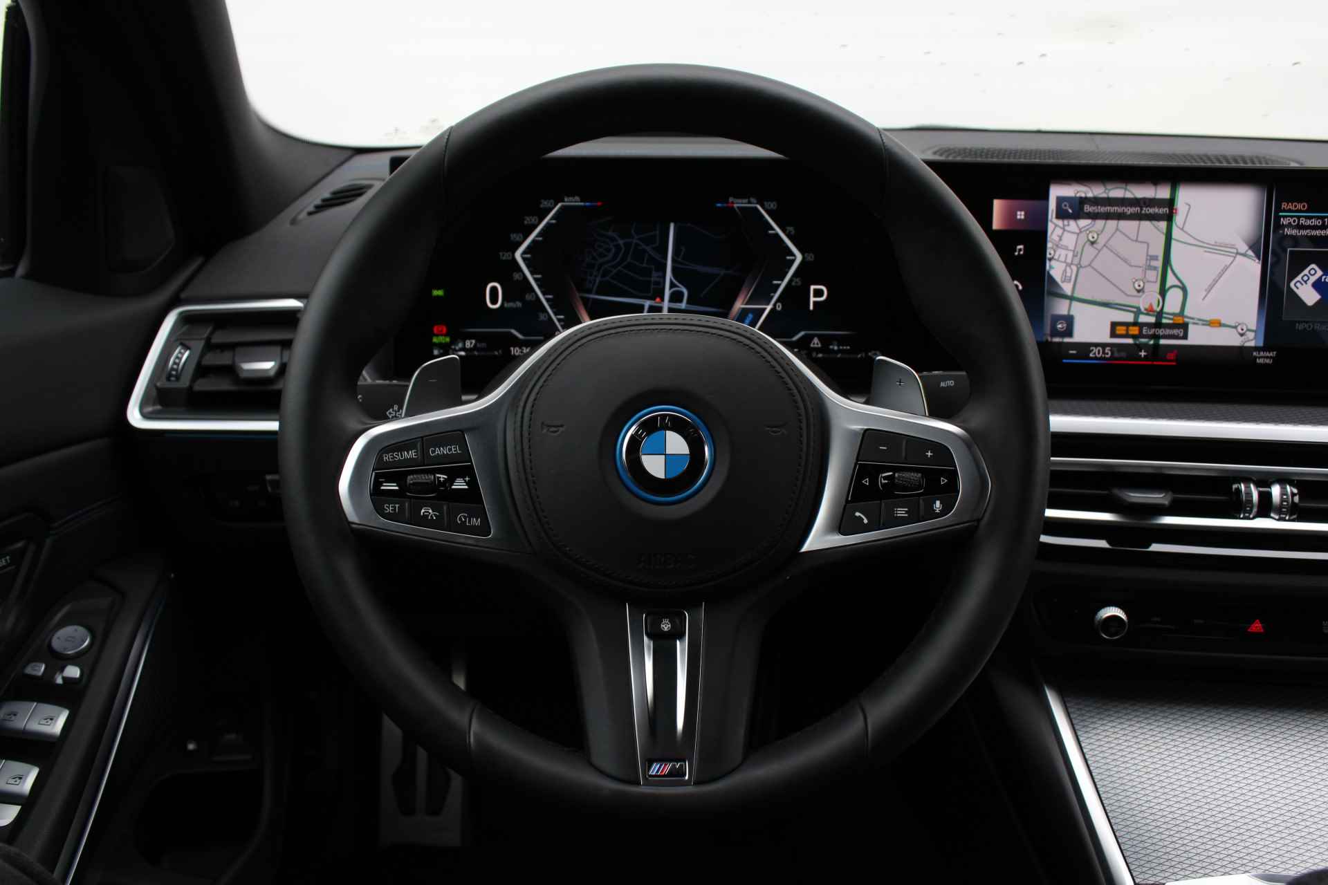 BMW 3-serie 320e High Executive M Sport Automaat / Schuif-kanteldak / Trekhaak / Sportstoelen / Stoelverwarming / Adaptieve LED / Active Cruise Control / Live Cockpit Professional - 27/30