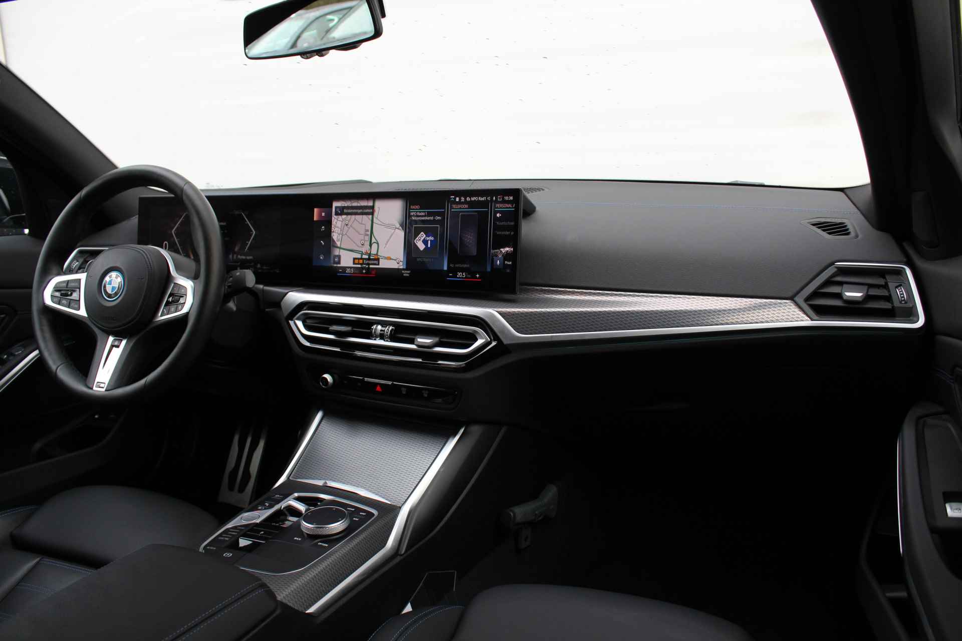 BMW 3-serie 320e High Executive M Sport Automaat / Schuif-kanteldak / Trekhaak / Sportstoelen / Stoelverwarming / Adaptieve LED / Active Cruise Control / Live Cockpit Professional - 30/30