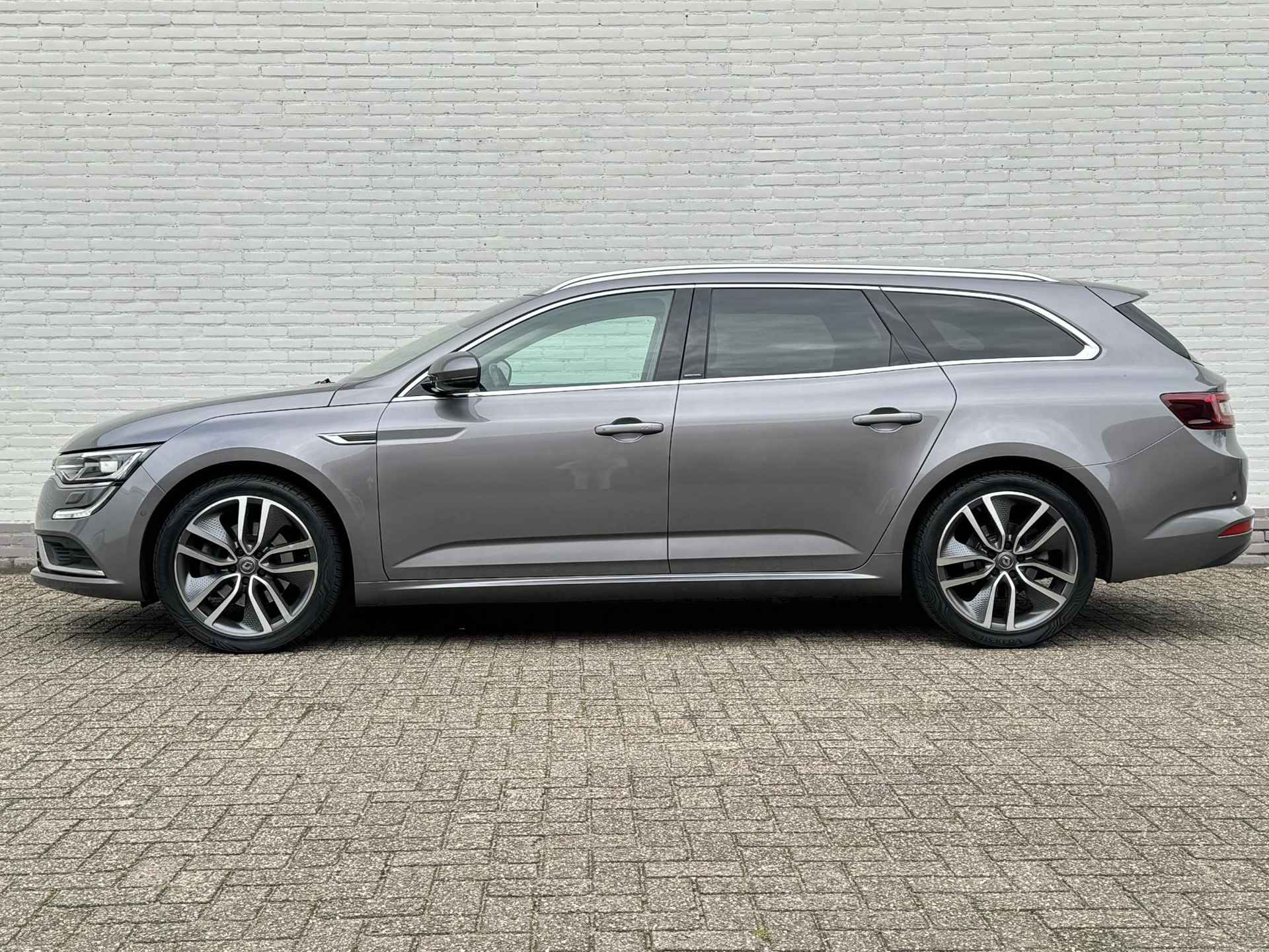 Renault Talisman Estate 1.8 TCe Intens / Trekhaak / BOSE SURROUND® premium audio / Parkeer Assistent / Dodehoek Detectie / Stoelverwarming / Stuurverwarming / Navi / Cruise / Clima / Keyless / DAB / NAP / - 10/55