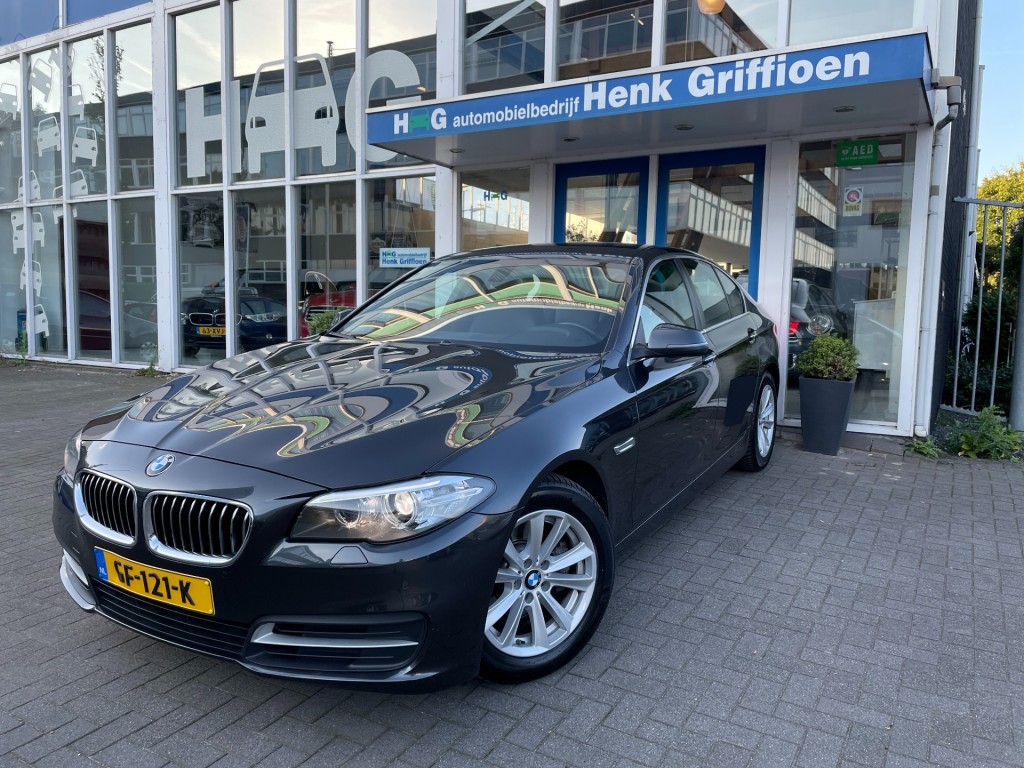BMW 5-serie 520i Executive I Leer I Comf. stoelen I Xenon I Prof. navigatie bij viaBOVAG.nl