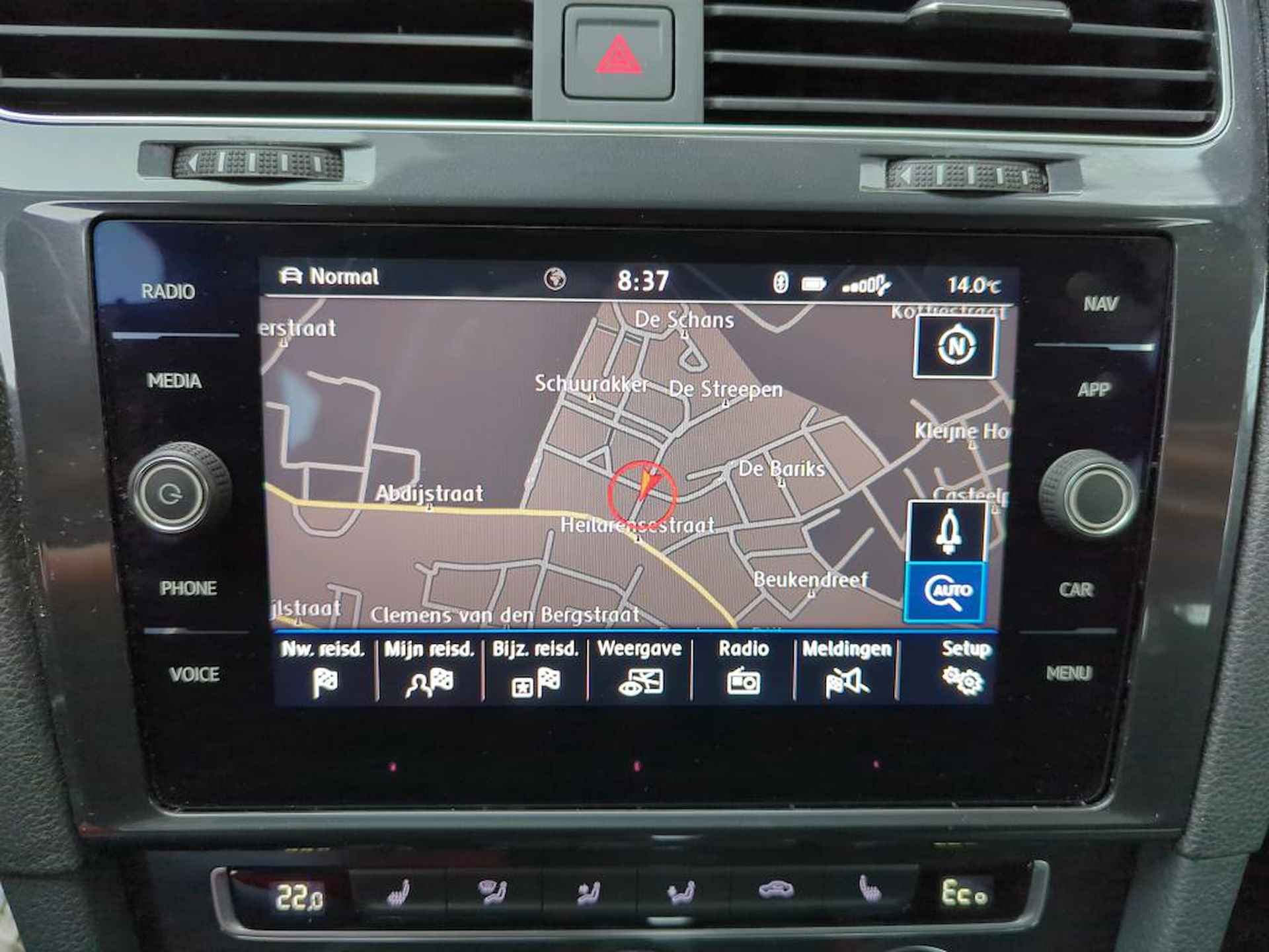 Volkswagen e-Golf E-DITION Metallic/ Led/  Navigatie/ Clima/ Warmtepomp/ 17 lmv - 6/16